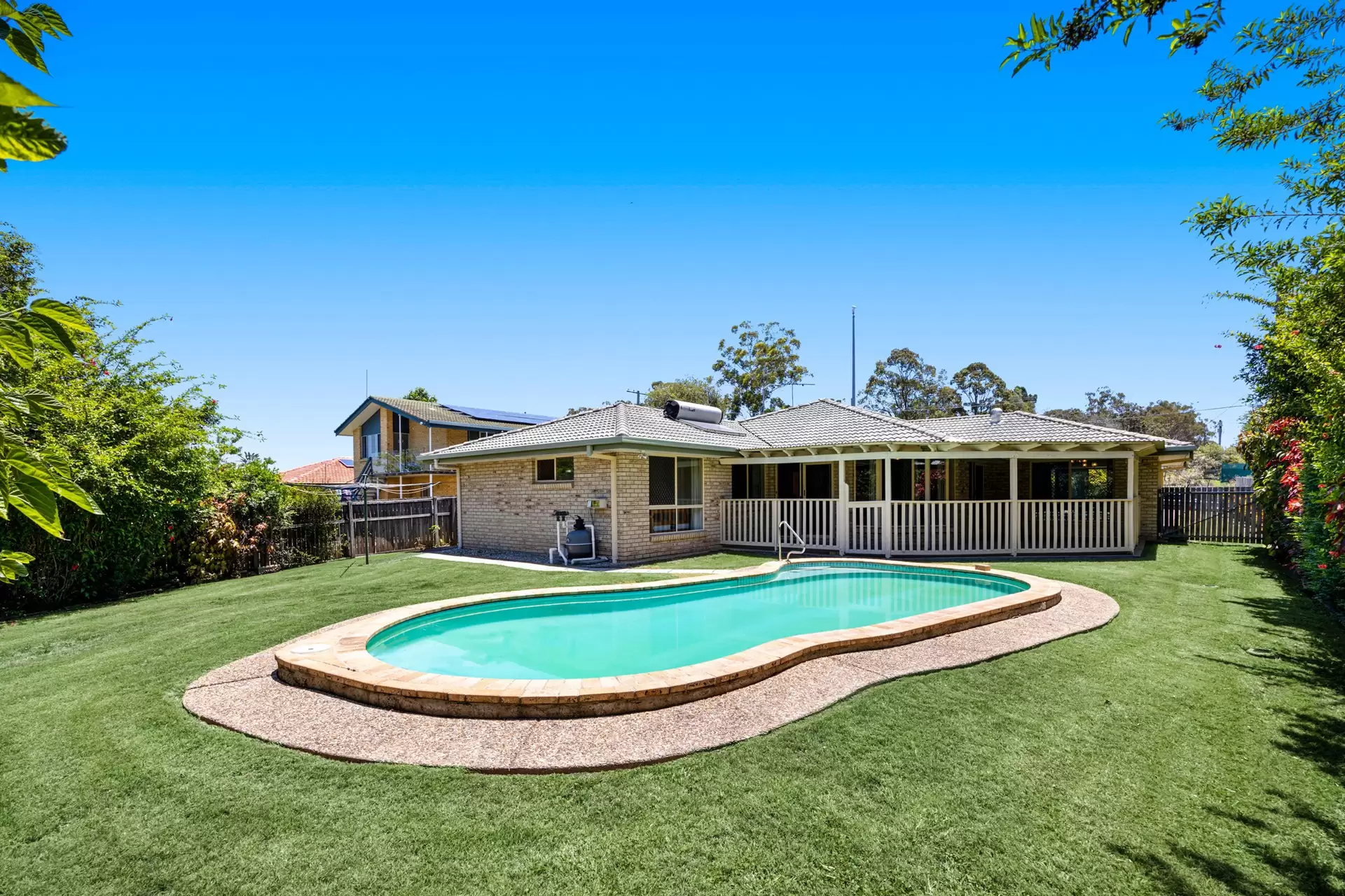 667 Mains Road, Macgregor Sold by  - image 1