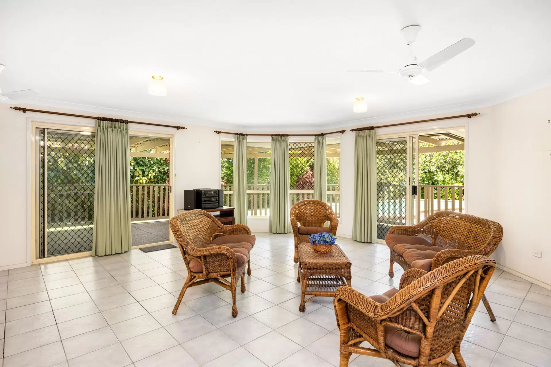 667 Mains Road, Macgregor Sold by Queensland Sotheby's International Realty - image 1