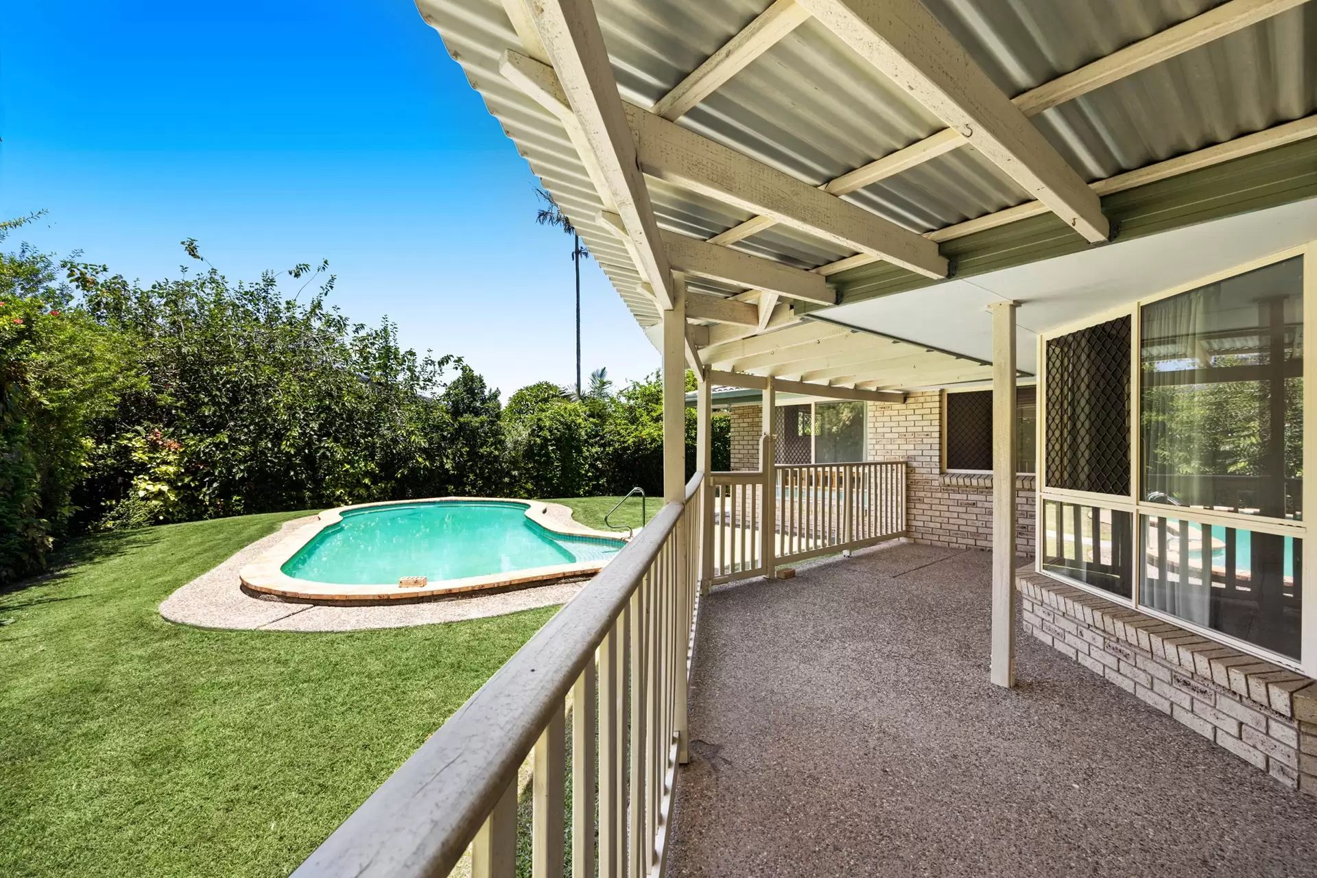 667 Mains Road, Macgregor Sold by  - image 1