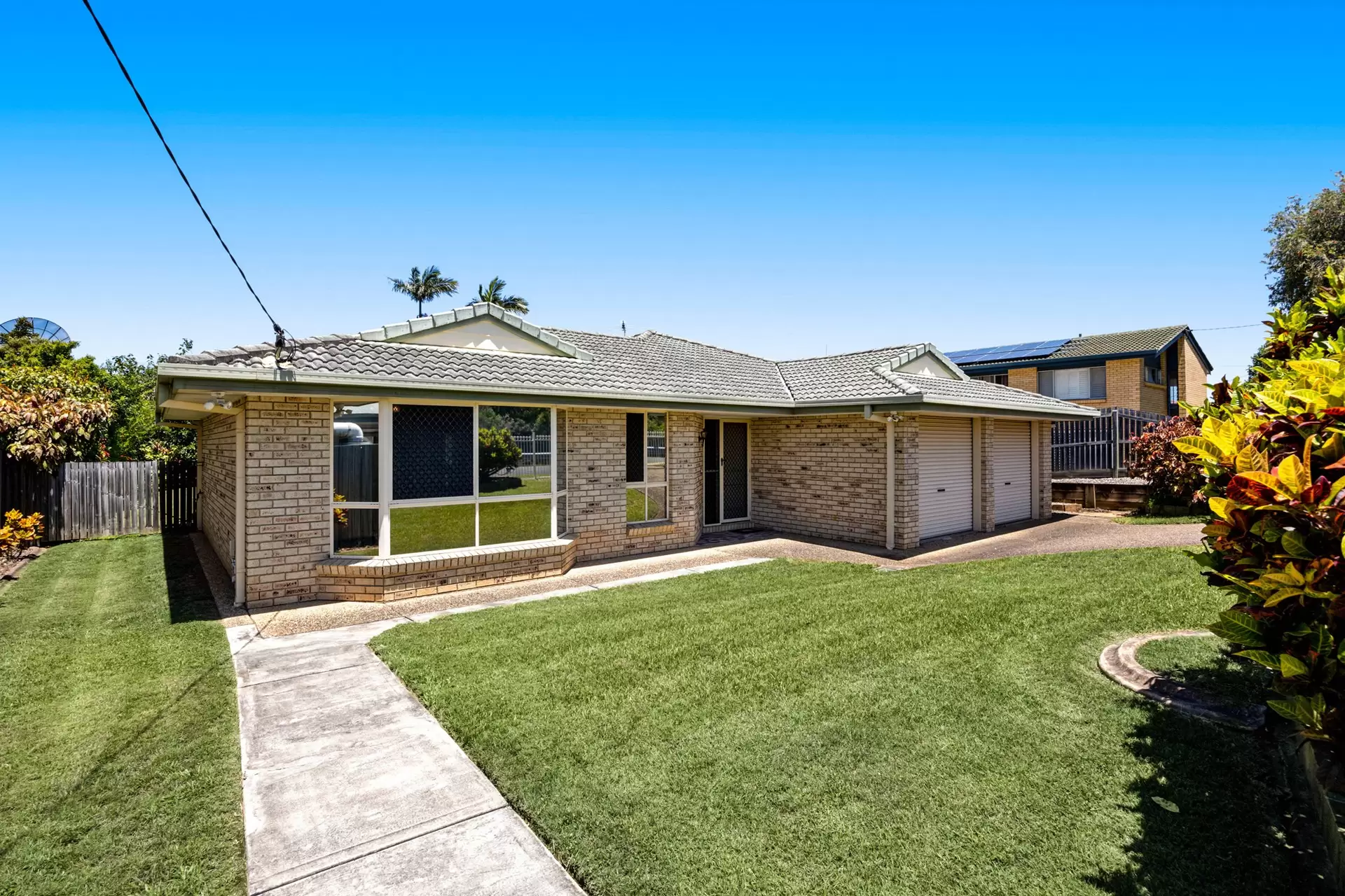 667 Mains Road, Macgregor Sold by  - image 1