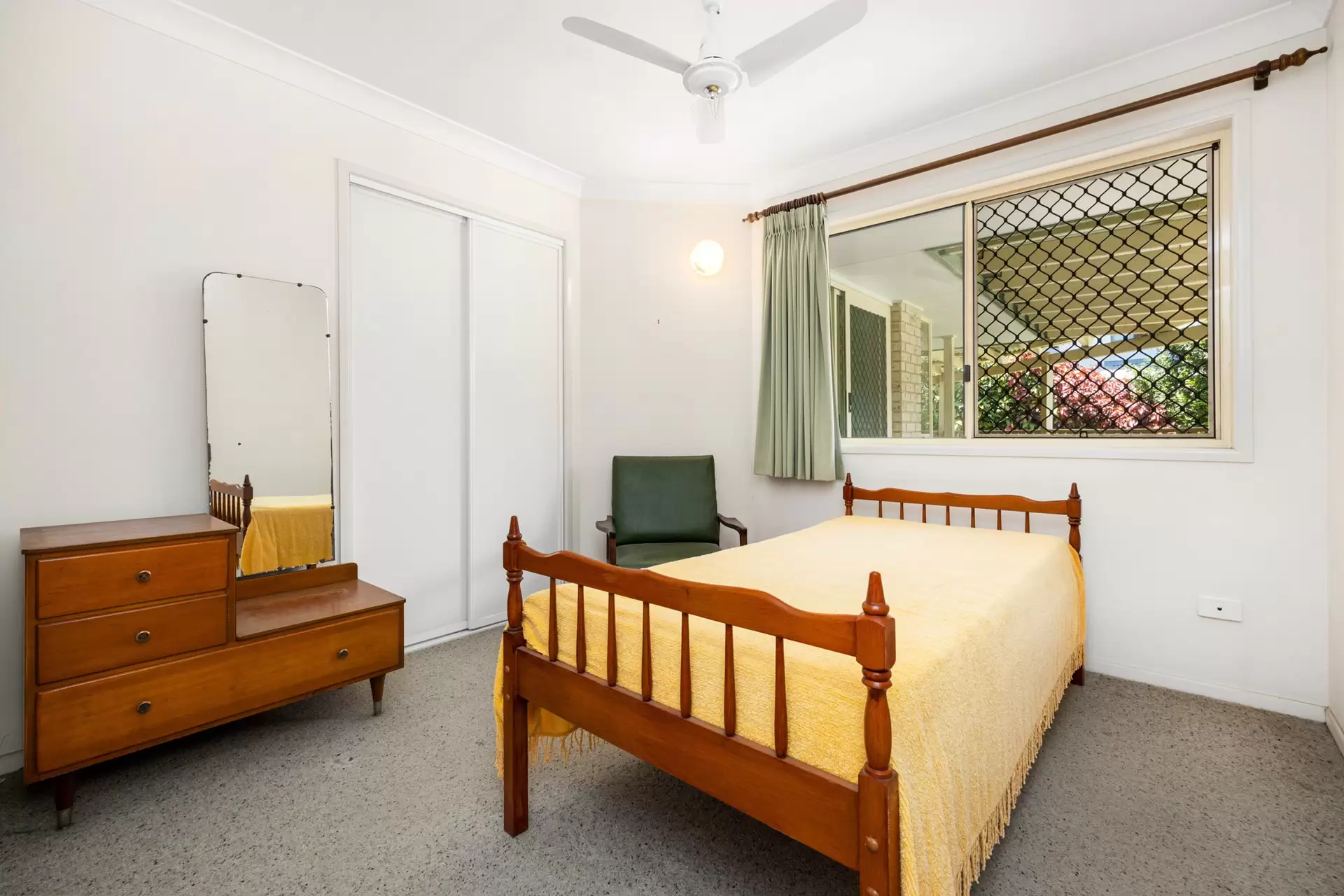 667 Mains Road, Macgregor Sold by Queensland Sotheby's International Realty - image 1