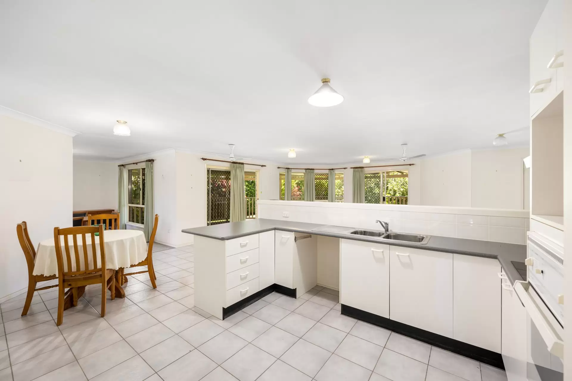 667 Mains Road, Macgregor Sold by  - image 1