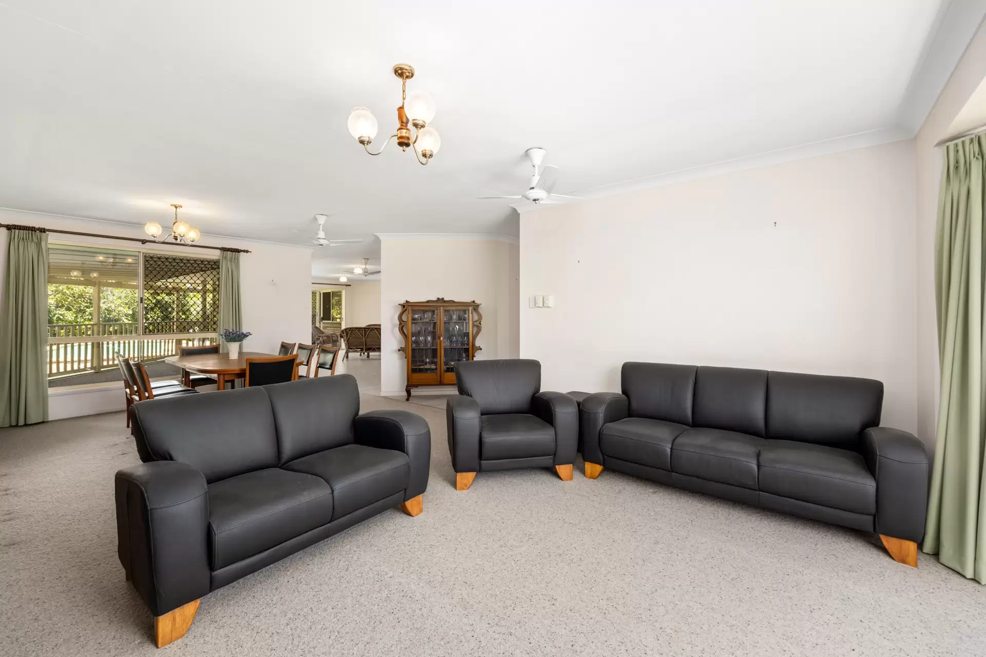 667 Mains Road, Macgregor Sold by  - image 1