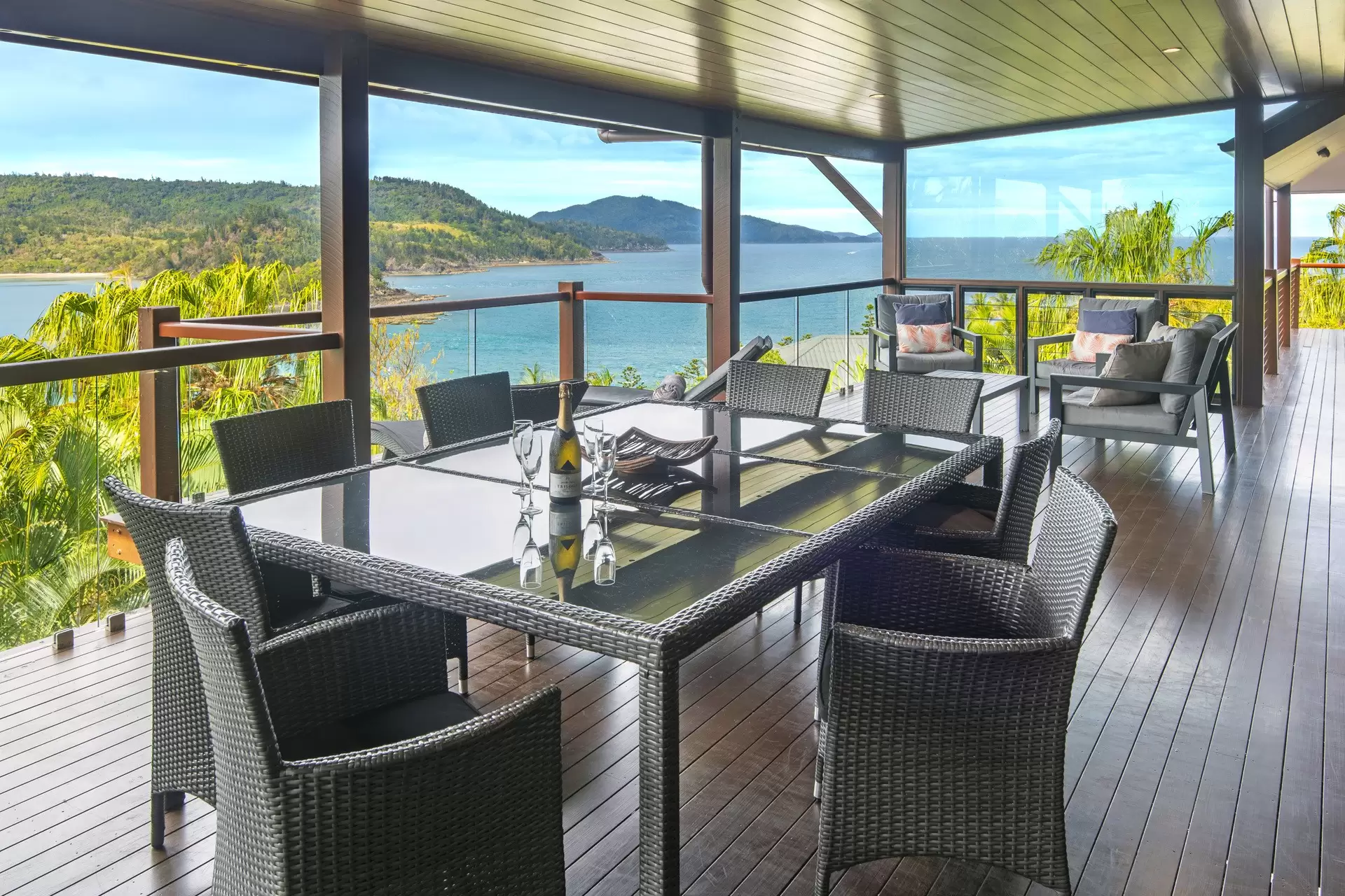 4 Whitsunday View, Hamilton Island Sold by  - image 1