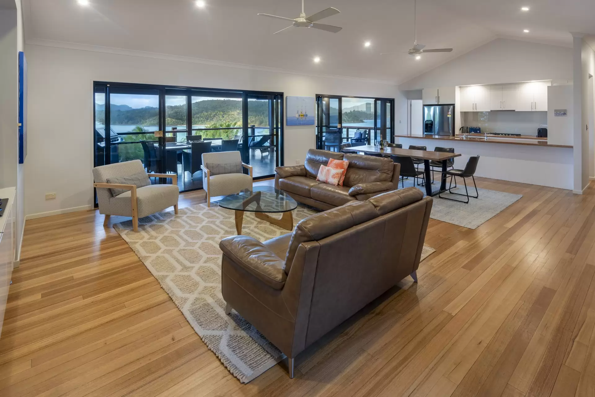 4 Whitsunday View, Hamilton Island Sold by  - image 1