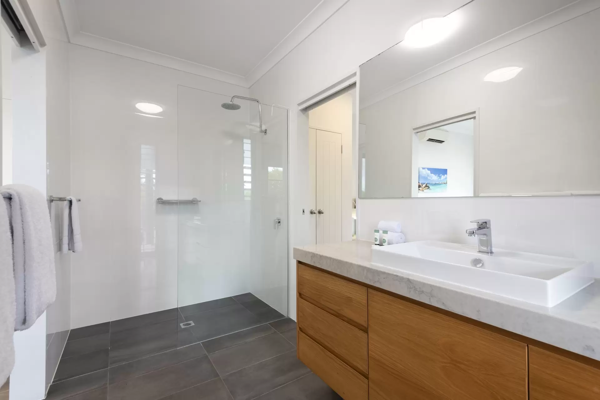 4 Whitsunday View, Hamilton Island Sold by Queensland Sotheby's International Realty - image 1