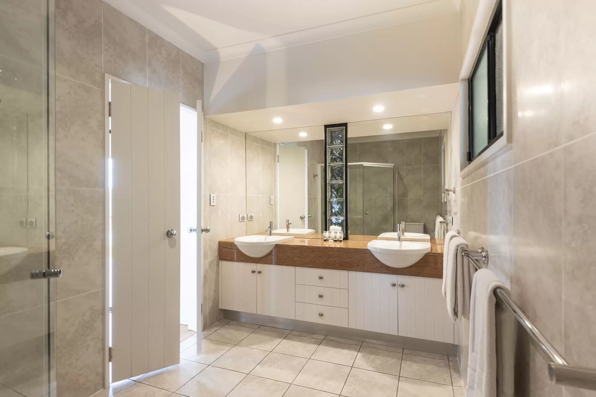4 Whitsunday View, Hamilton Island Sold by Queensland Sotheby's International Realty - image 1