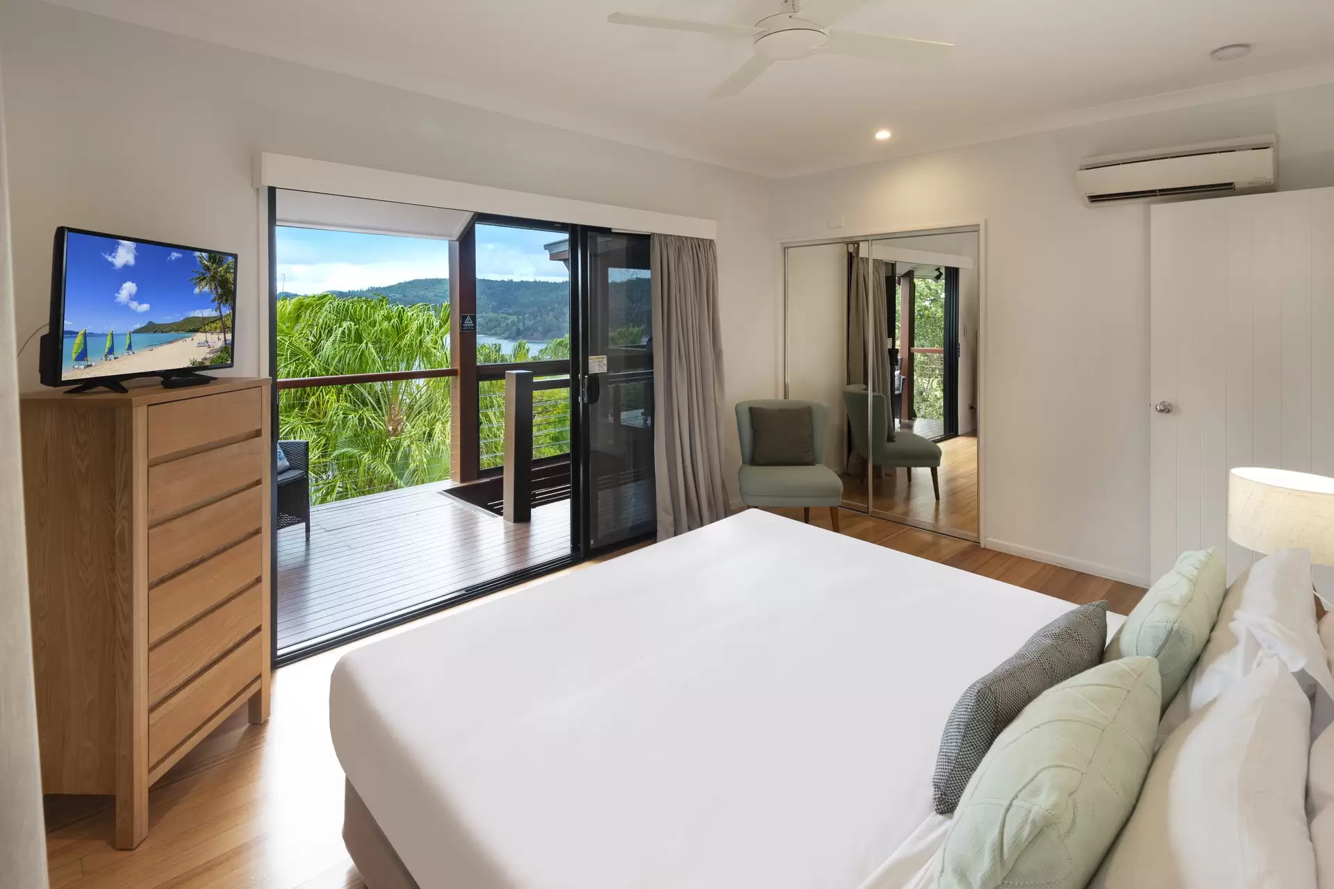 4 Whitsunday View, Hamilton Island Sold by Queensland Sotheby's International Realty - image 1