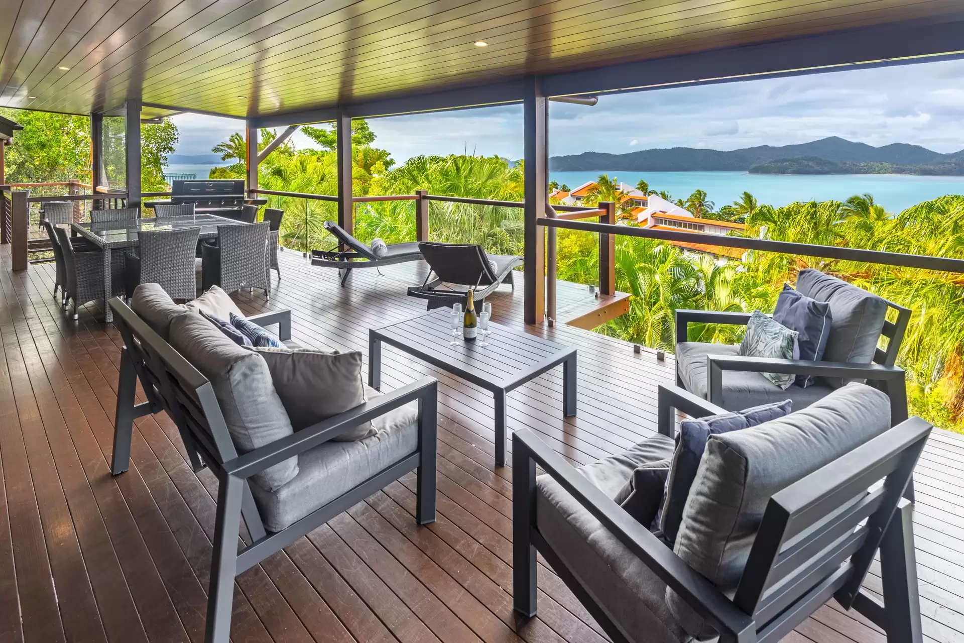 4 Whitsunday View, Hamilton Island Sold by  - image 1