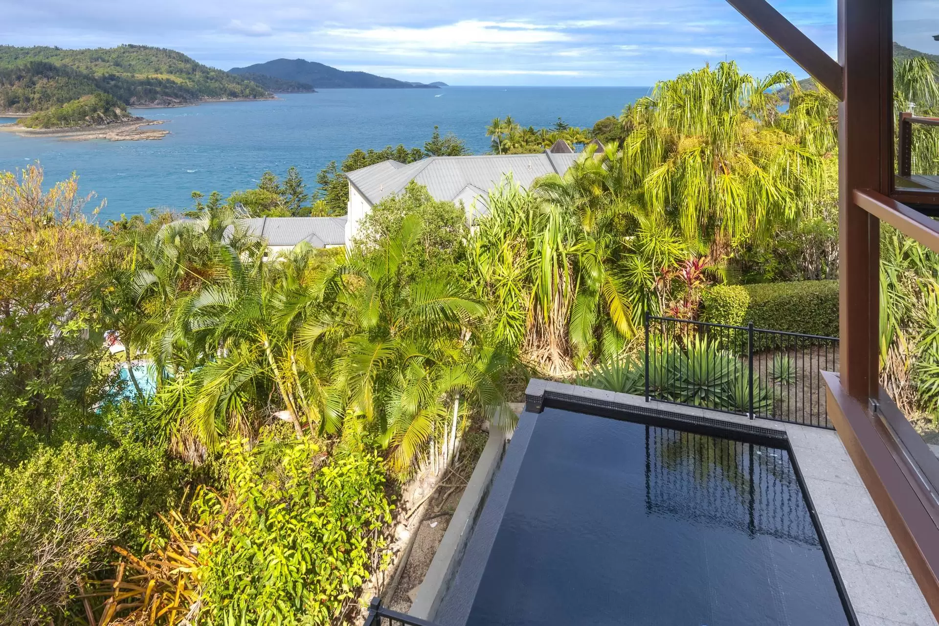 4 Whitsunday View, Hamilton Island Sold by  - image 1