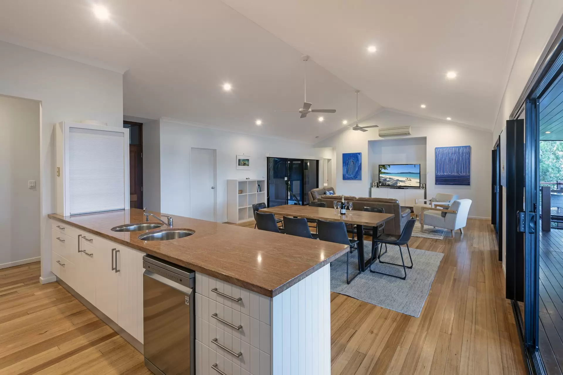 4 Whitsunday View, Hamilton Island Sold by Queensland Sotheby's International Realty - image 1