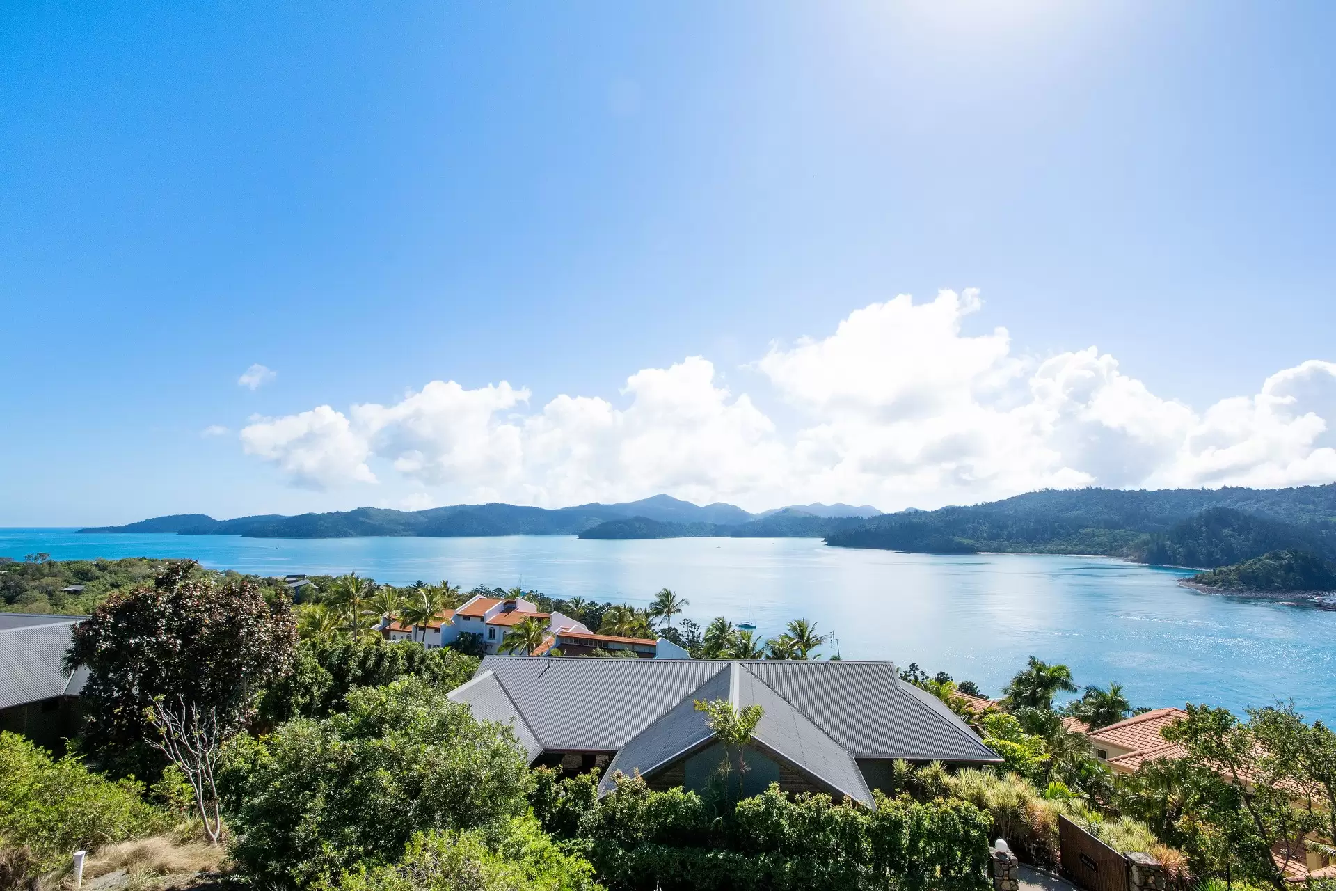 4 Whitsunday View, Hamilton Island Sold by  - image 1