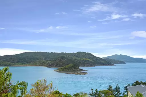 4 Whitsunday View, Hamilton Island Sold by 