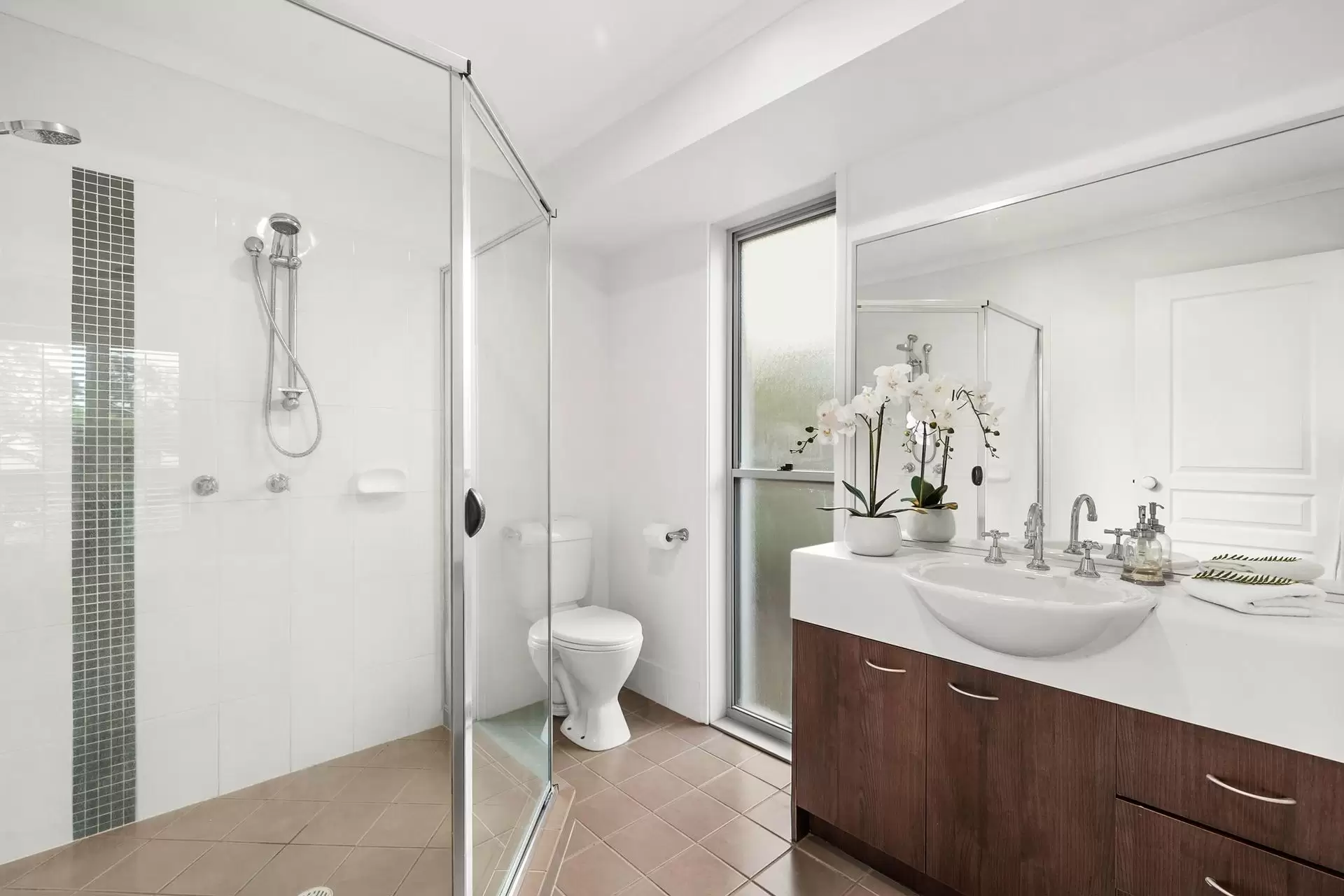 5 Lakeside Drive, Peregian Springs Sold by Queensland Sotheby's International Realty - image 1