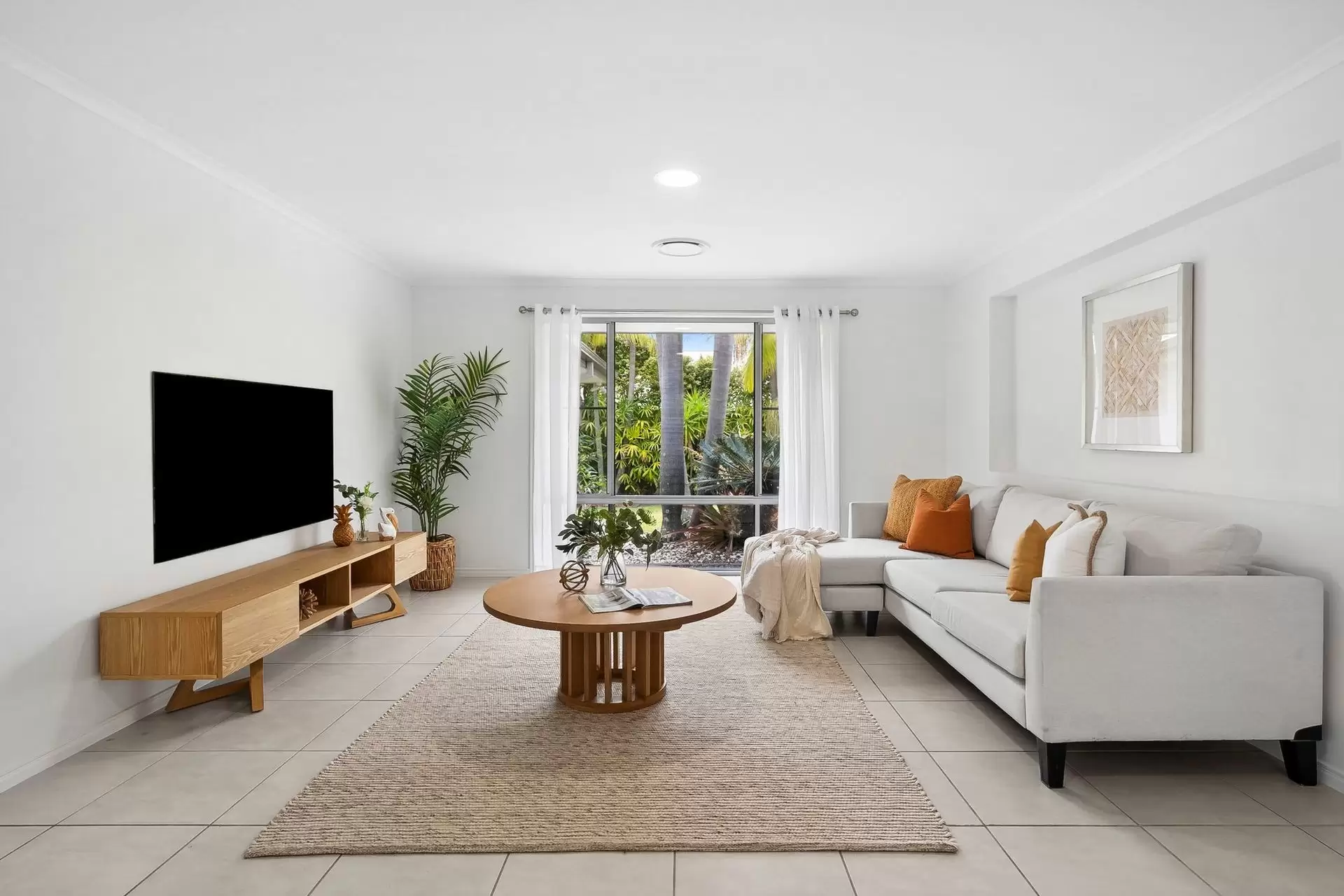 5 Lakeside Drive, Peregian Springs Sold by  - image 1