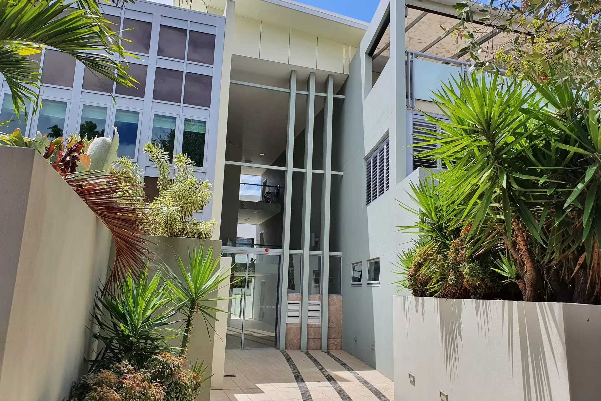 6/232 Oxford Street, Balmoral Sold by  - image 1