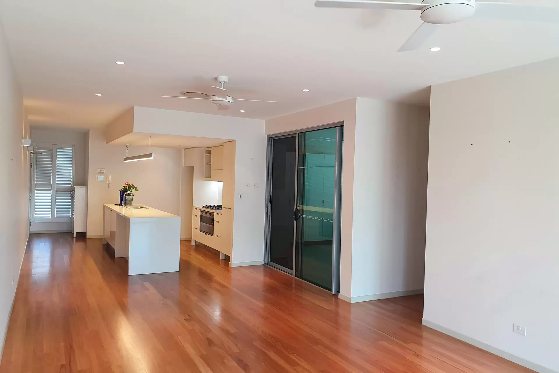 6/232 Oxford Street, Balmoral Sold by  - image 1