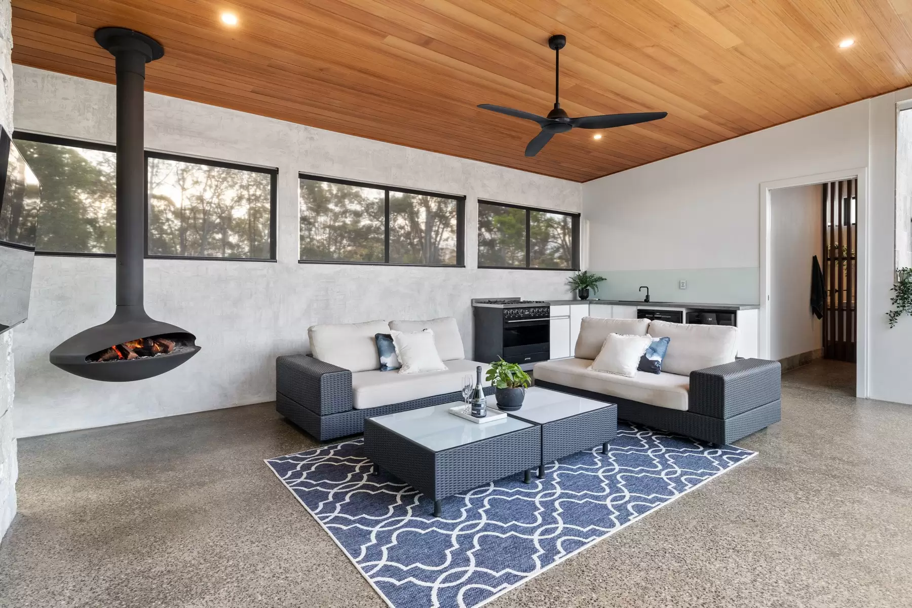 18 Morris Street, Ormiston Sold by Queensland Sotheby's International Realty - image 1