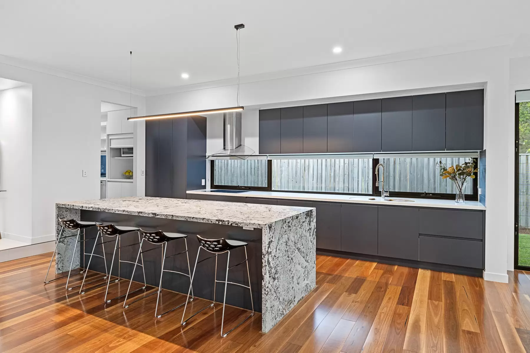 18 Morris Street, Ormiston Sold by Queensland Sotheby's International Realty - image 1