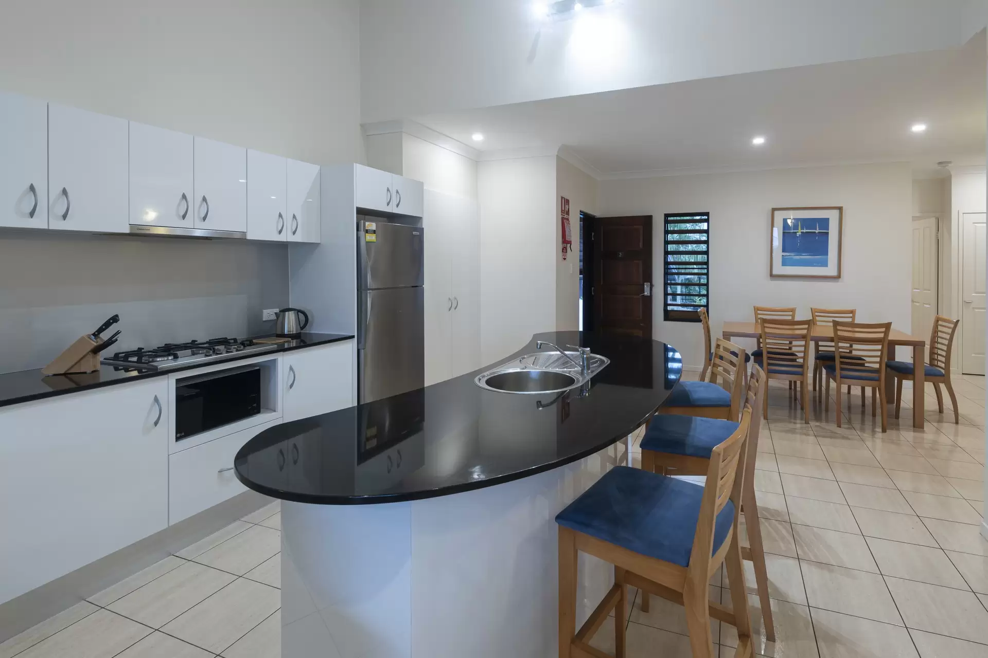 3/6 Banksia Court, Hamilton Island Sold by Queensland Sotheby's International Realty - image 1