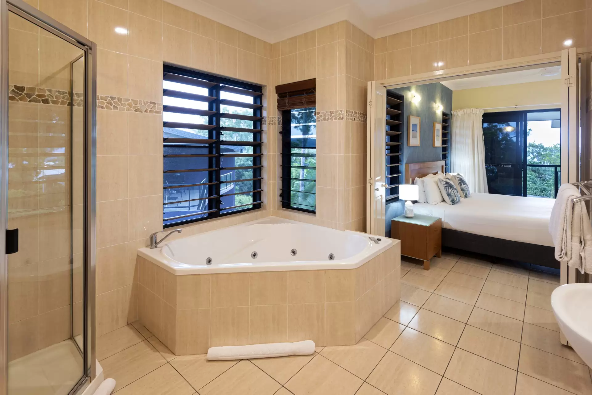 3/6 Banksia Court, Hamilton Island Sold by Queensland Sotheby's International Realty - image 1