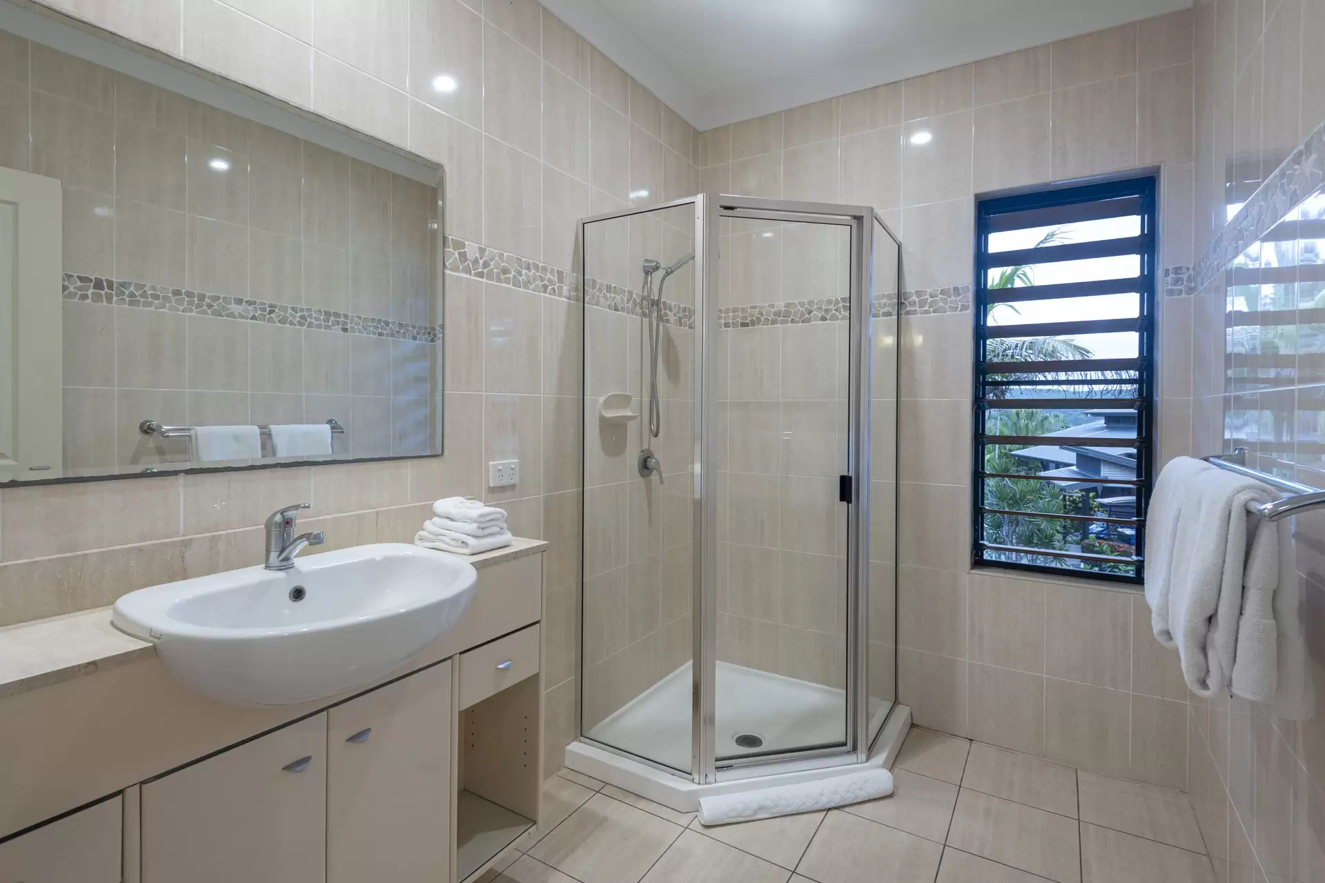 3/6 Banksia Court, Hamilton Island Sold by Queensland Sotheby's International Realty - image 1