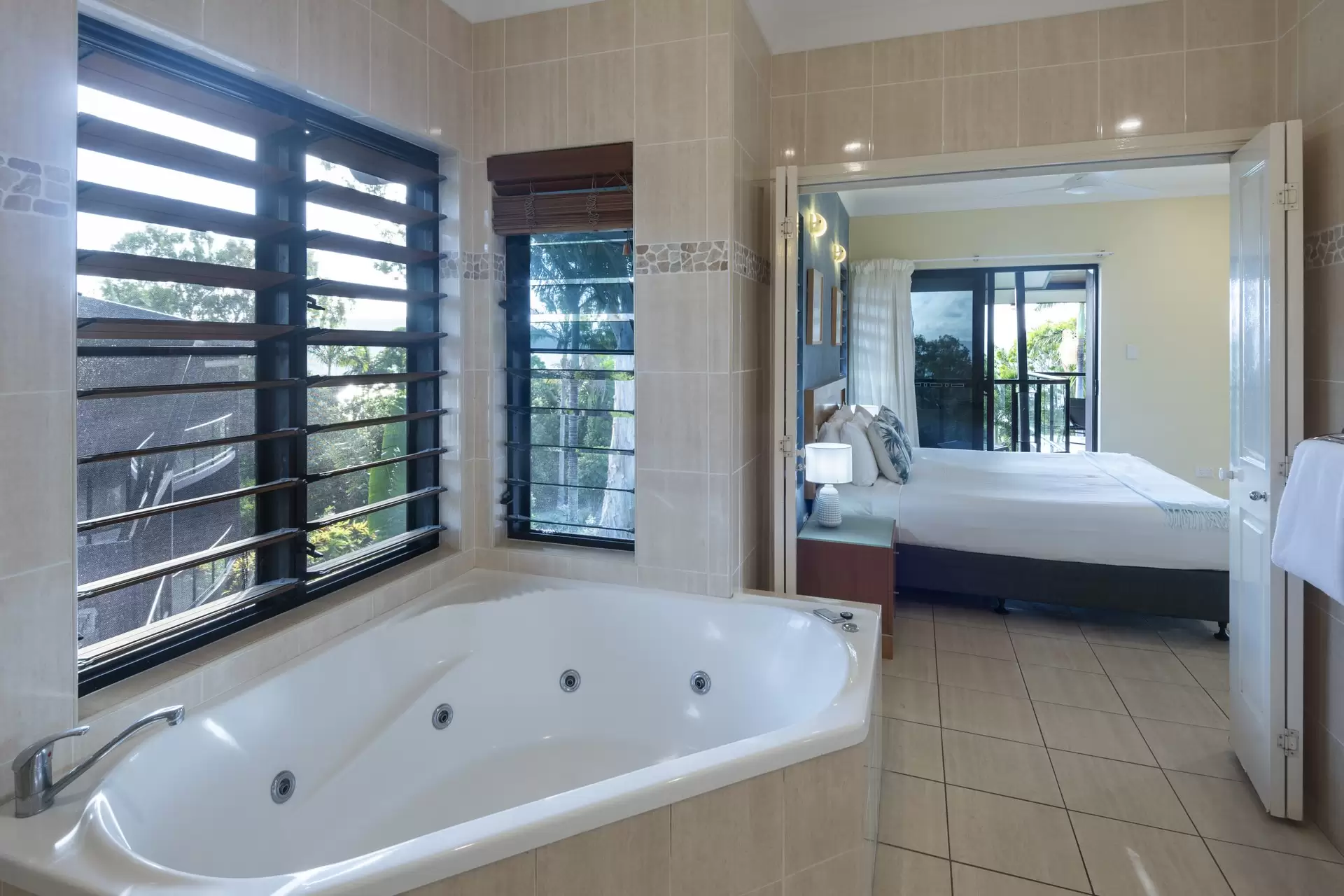 3/6 Banksia Court, Hamilton Island Sold by Queensland Sotheby's International Realty - image 1