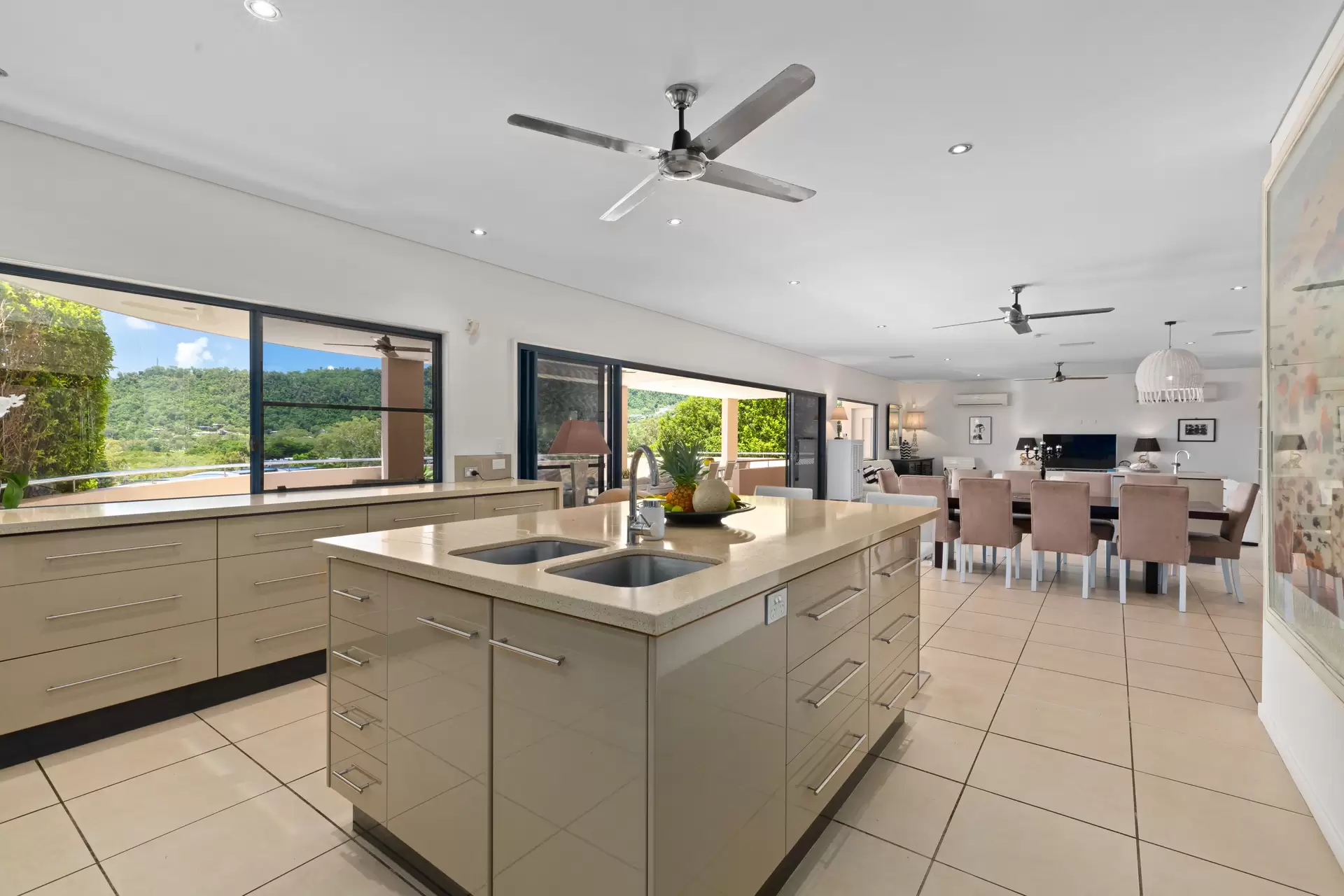 6 Palm Drive, Cannonvale Sold by Queensland Sotheby's International Realty - image 1