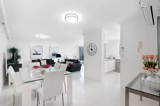 5C/3540 Main Beach Parade, Main Beach Sold by 