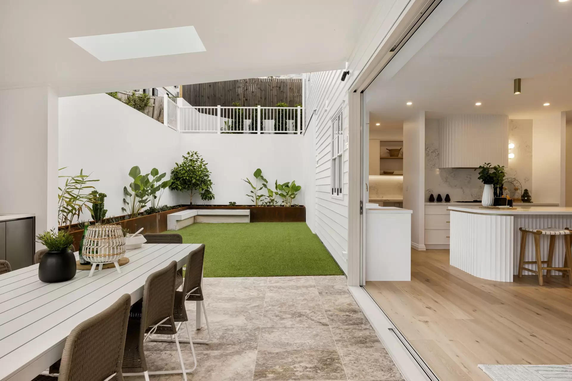 13 Victoria Crescent, Toowong Sold by  - image 1