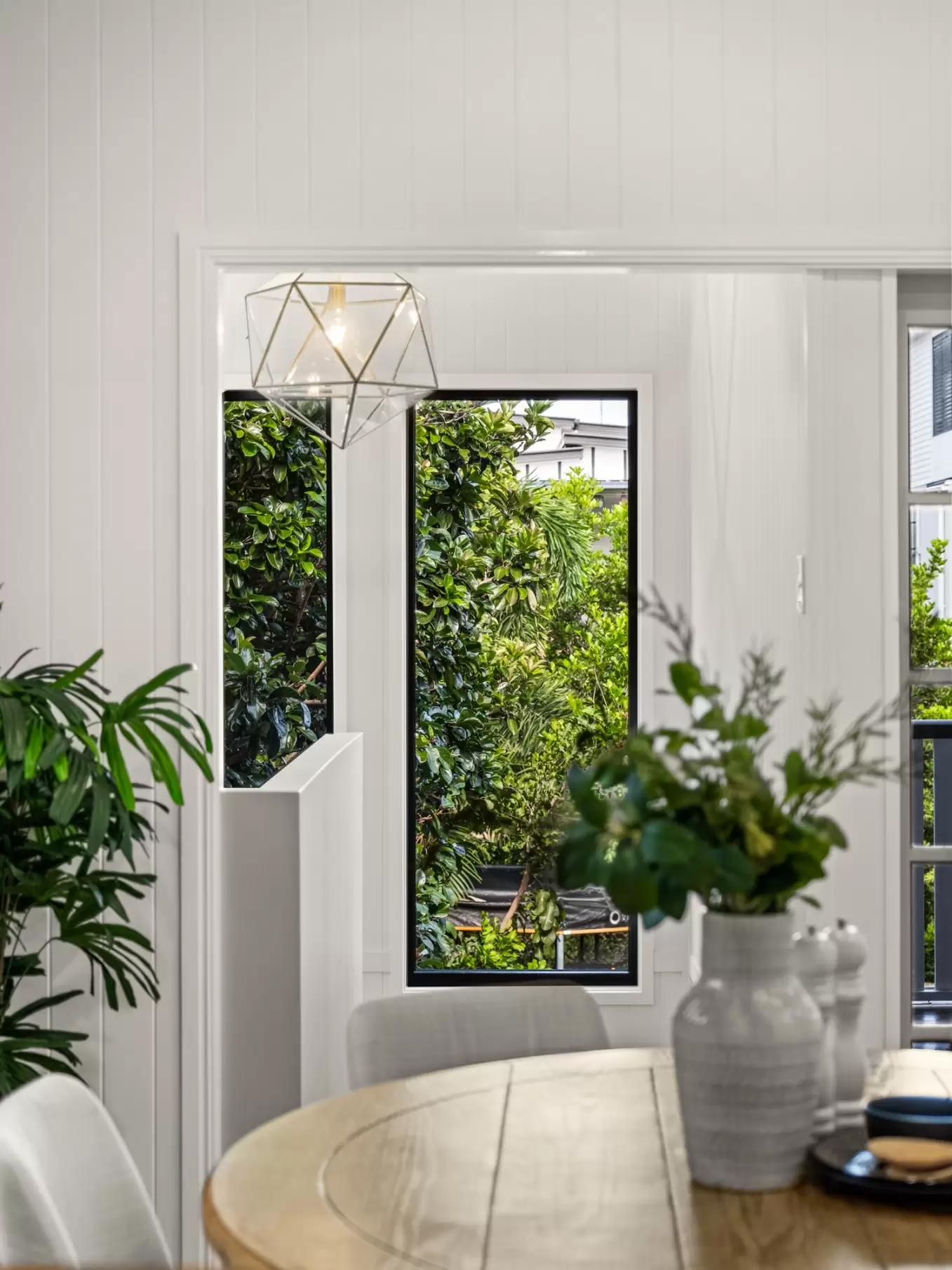 18 Eversley Terrace, Yeronga Sold by Queensland Sotheby's International Realty - image 1