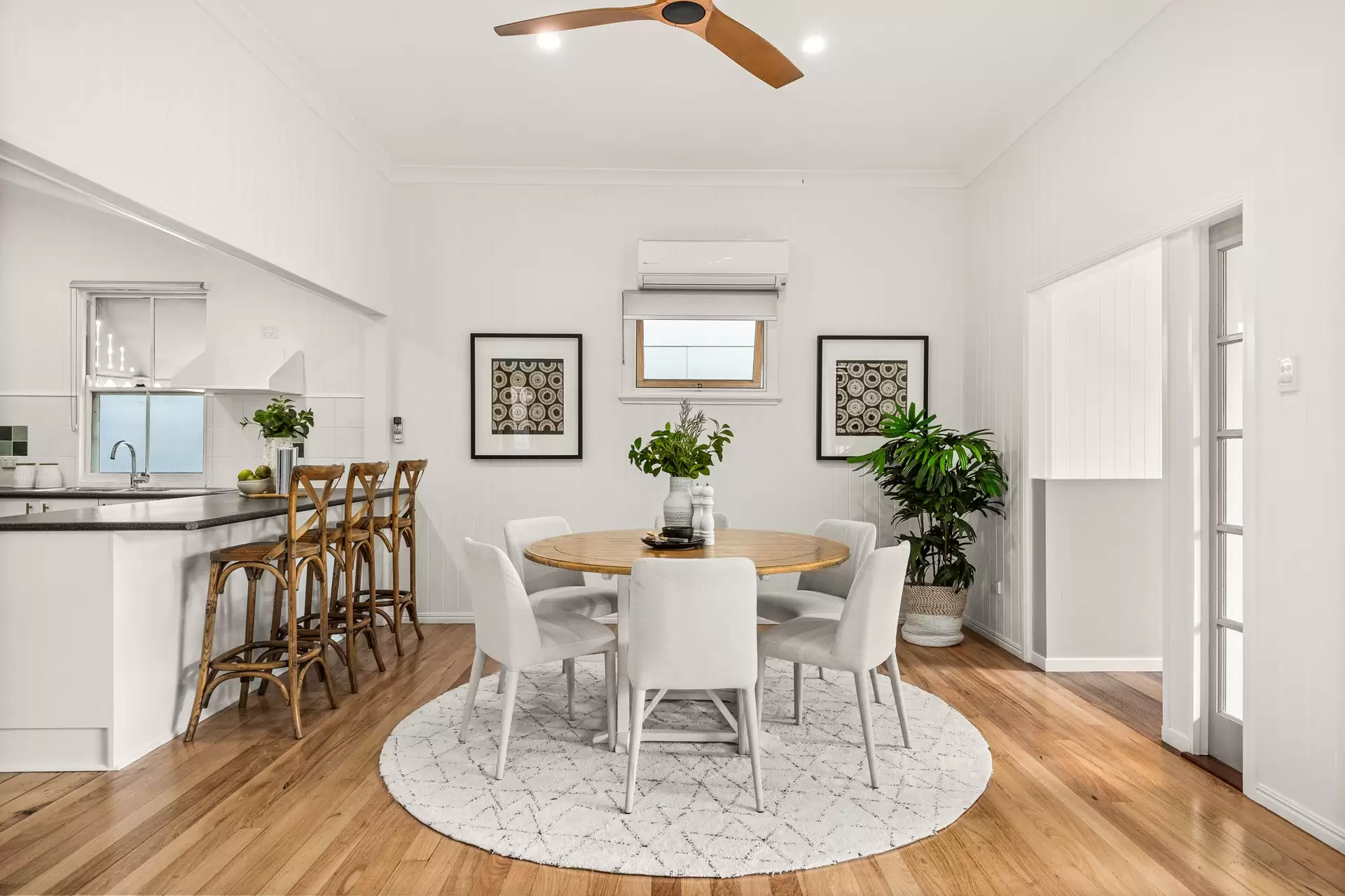 18 Eversley Terrace, Yeronga Sold by  - image 1