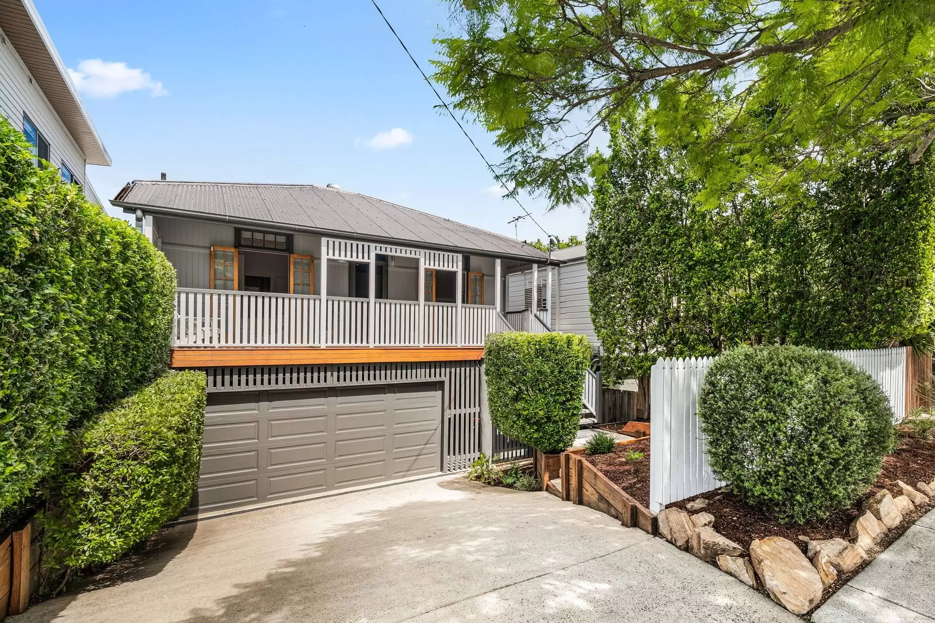 18 Eversley Terrace, Yeronga Sold by  - image 1