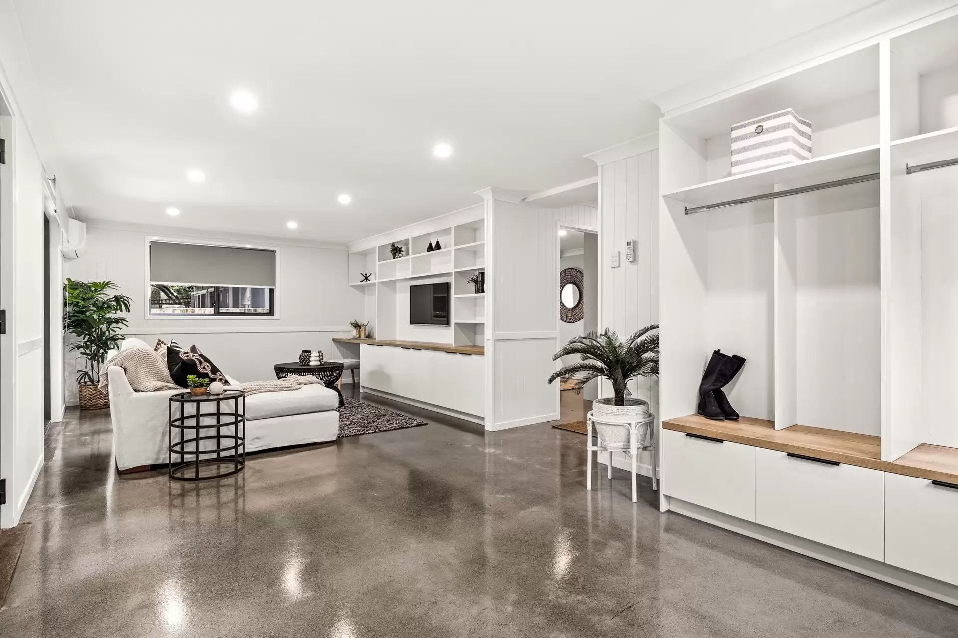 18 Eversley Terrace, Yeronga Sold by  - image 1