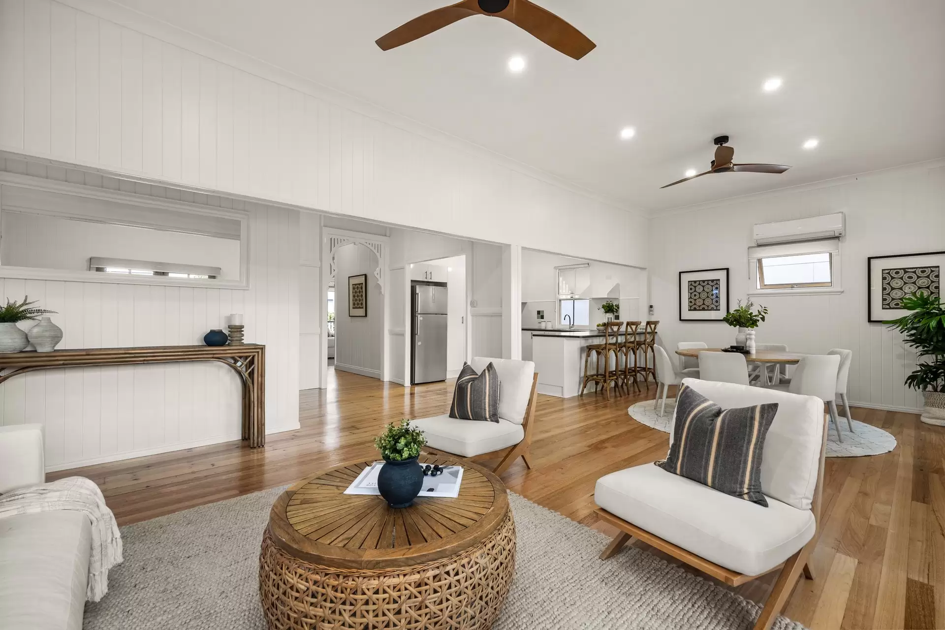 18 Eversley Terrace, Yeronga Sold by  - image 1
