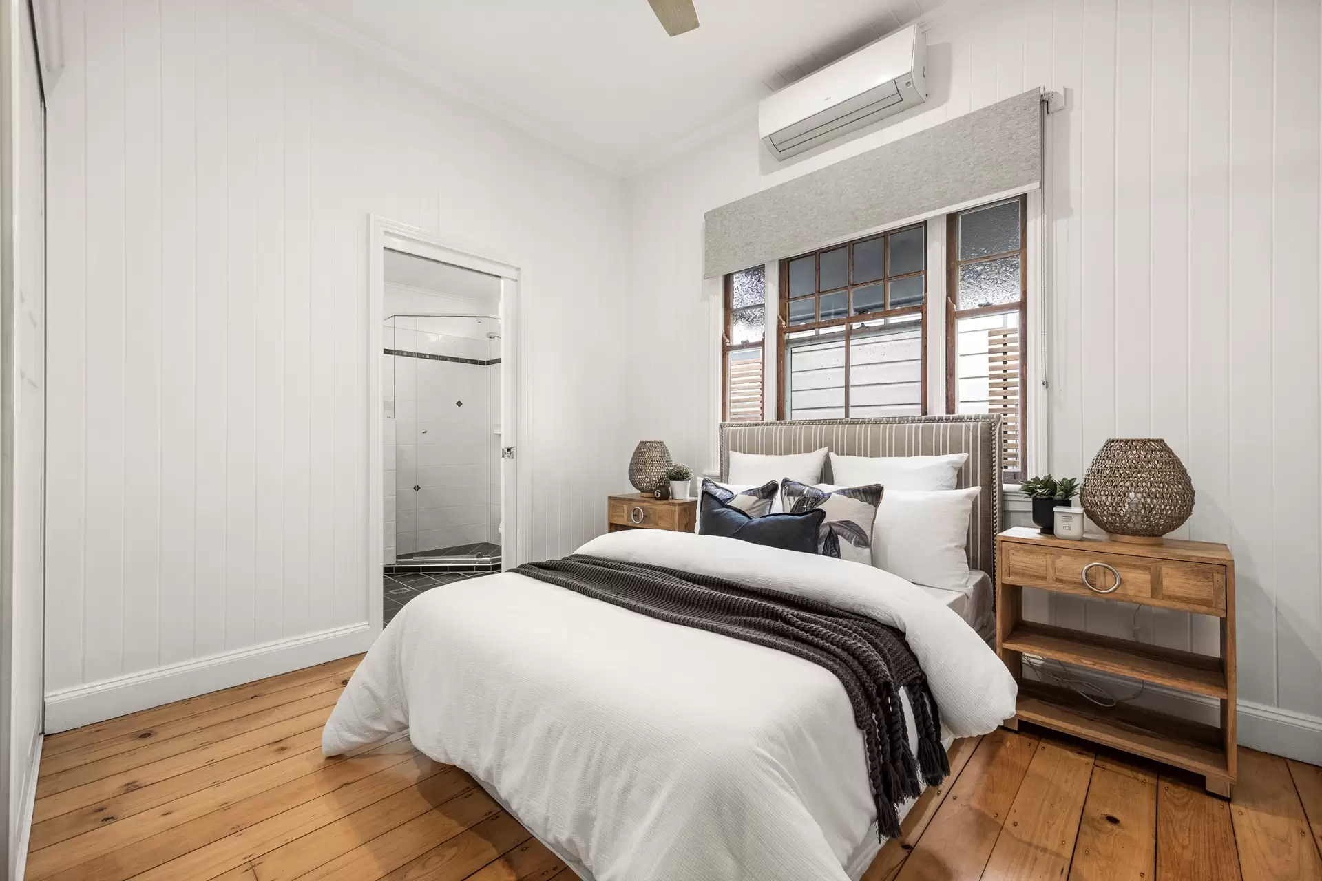 18 Eversley Terrace, Yeronga Sold by Queensland Sotheby's International Realty - image 1