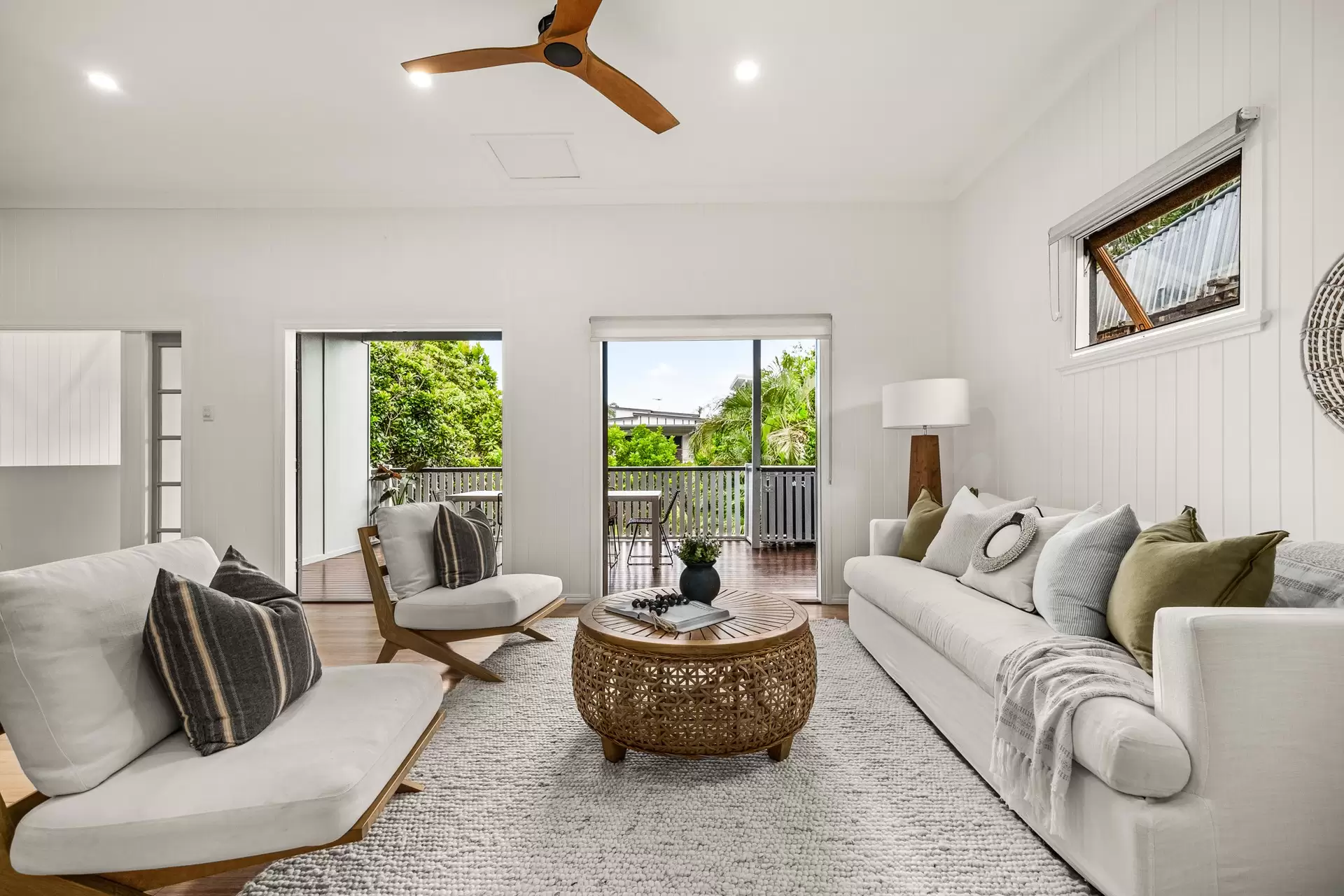 18 Eversley Terrace, Yeronga Sold by  - image 1
