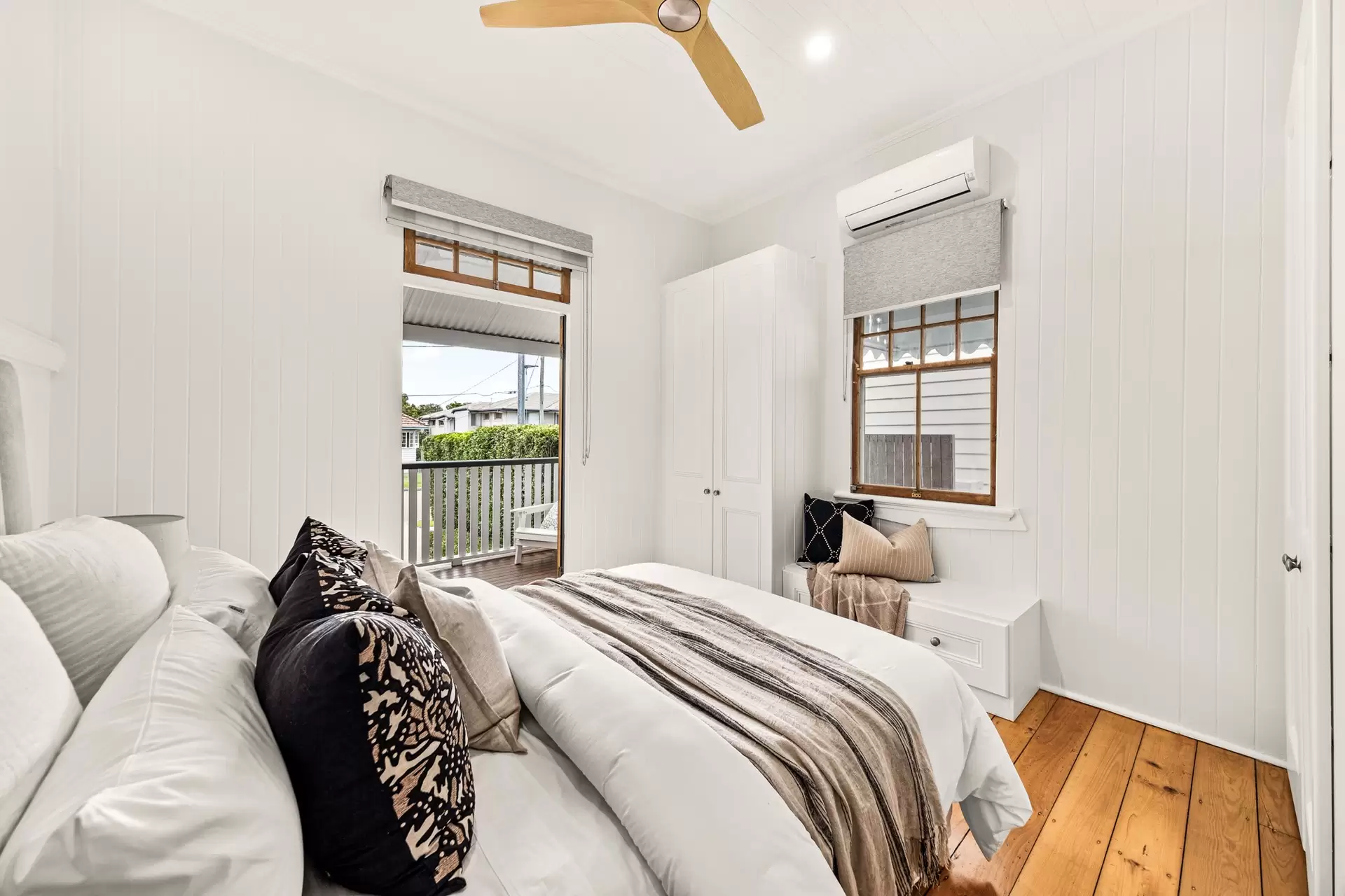 18 Eversley Terrace, Yeronga Sold by  - image 1