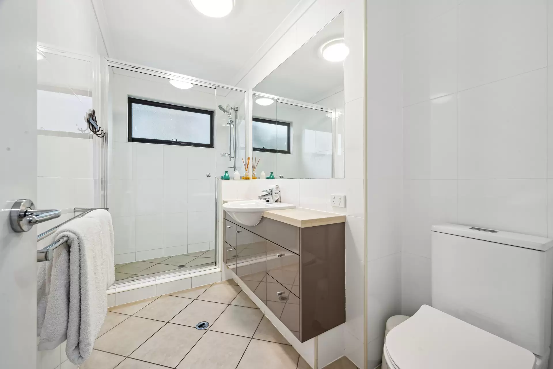 33/5 Acacia Drive, Hamilton Island Sold by Queensland Sotheby's International Realty - image 1