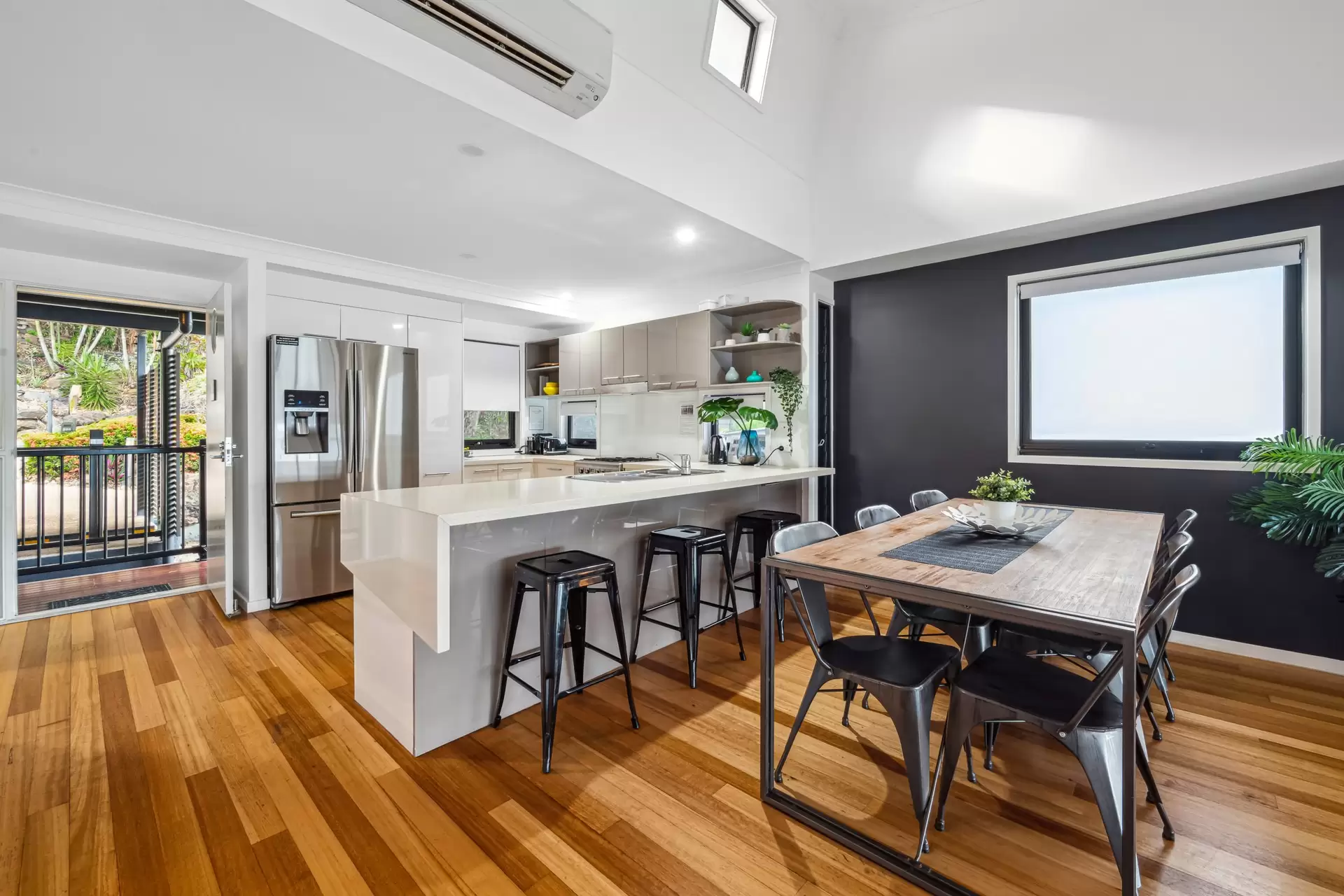 33/5 Acacia Drive, Hamilton Island Sold by Queensland Sotheby's International Realty - image 1