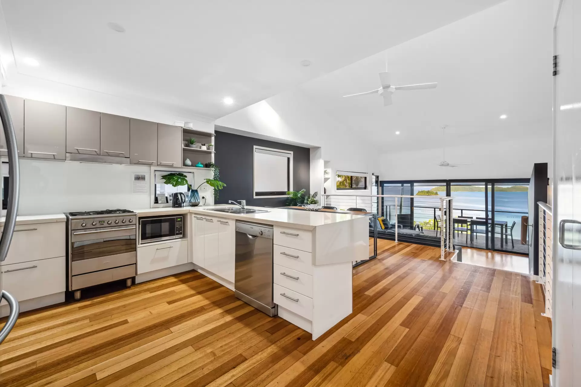 33/5 Acacia Drive, Hamilton Island Sold by Queensland Sotheby's International Realty - image 1
