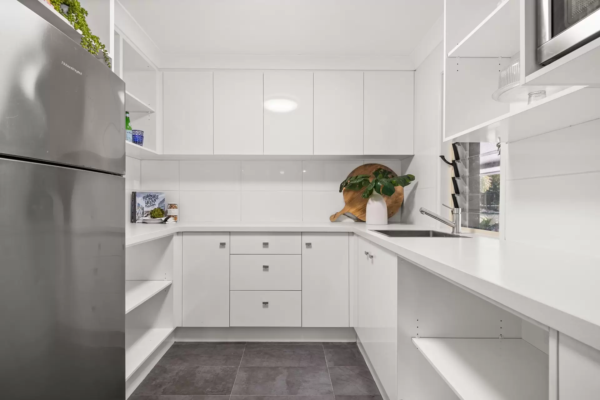 249 Bacton Road, Chandler Sold by Queensland Sotheby's International Realty - image 1