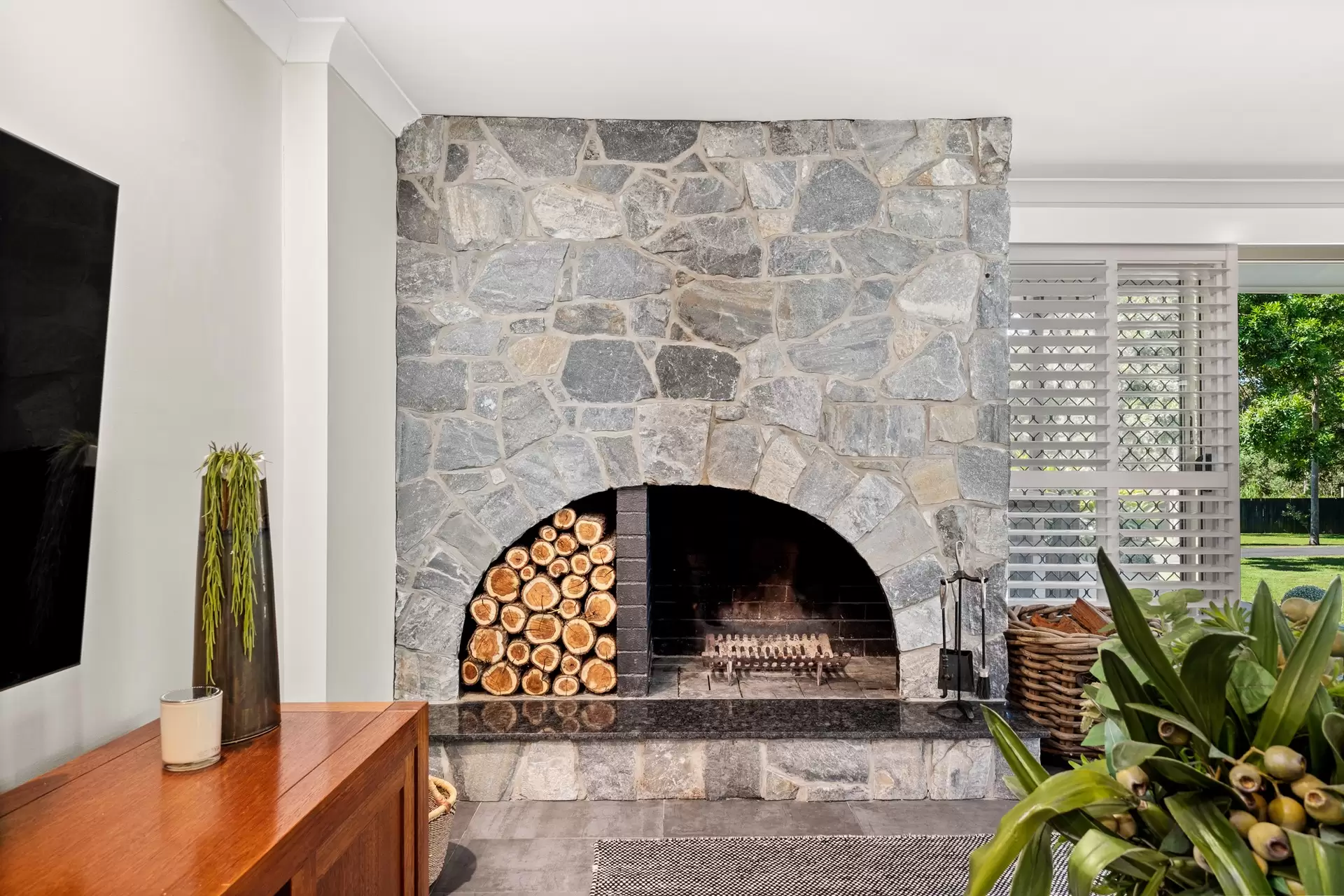 249 Bacton Road, Chandler Sold by Queensland Sotheby's International Realty - image 1