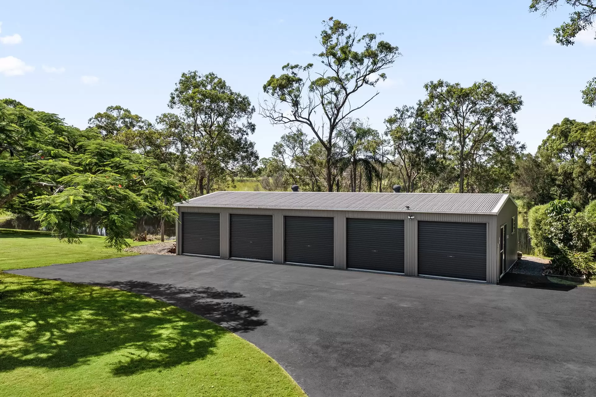 249 Bacton Road, Chandler Sold by Queensland Sotheby's International Realty - image 1