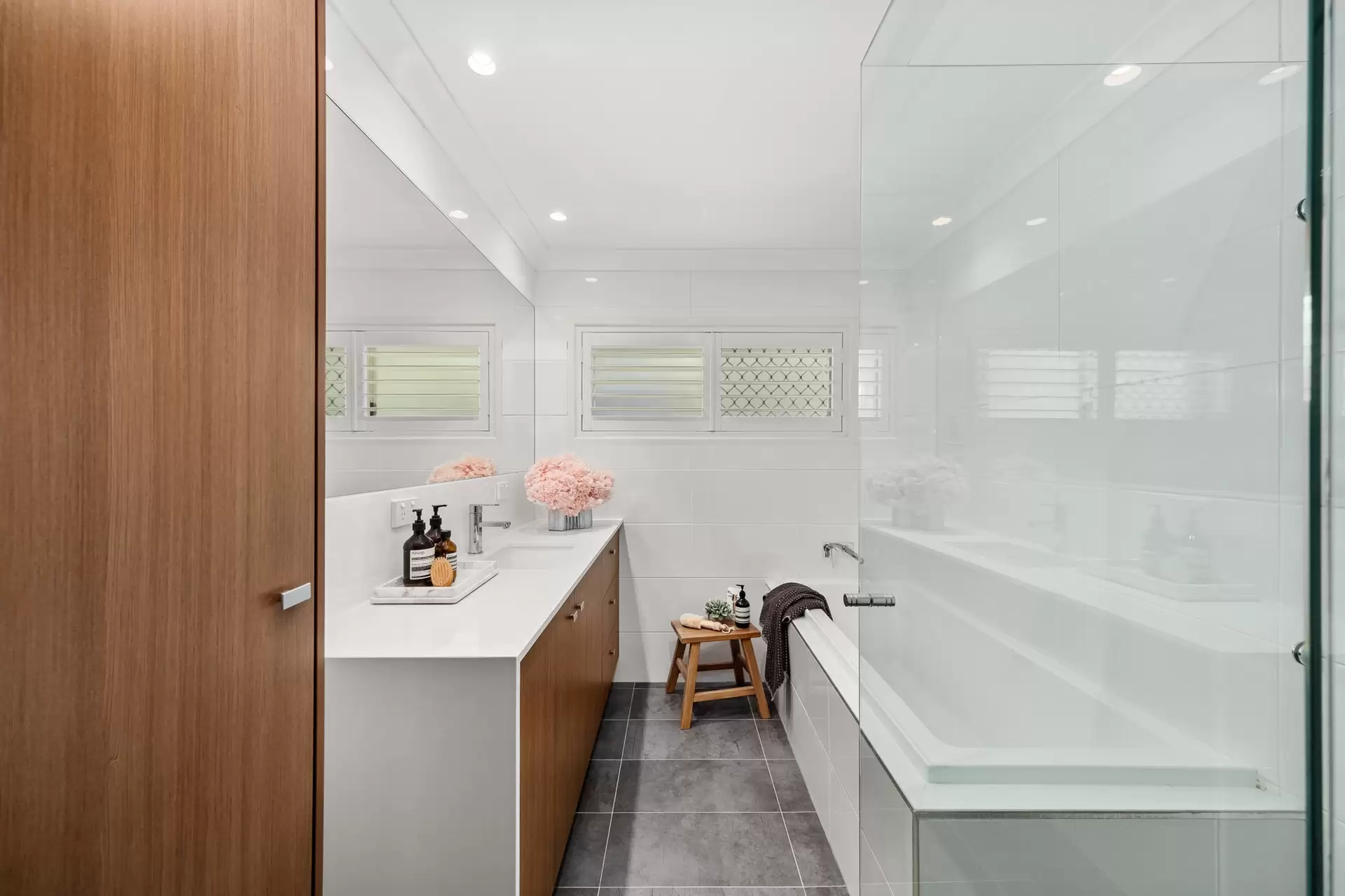 249 Bacton Road, Chandler Sold by Queensland Sotheby's International Realty - image 1