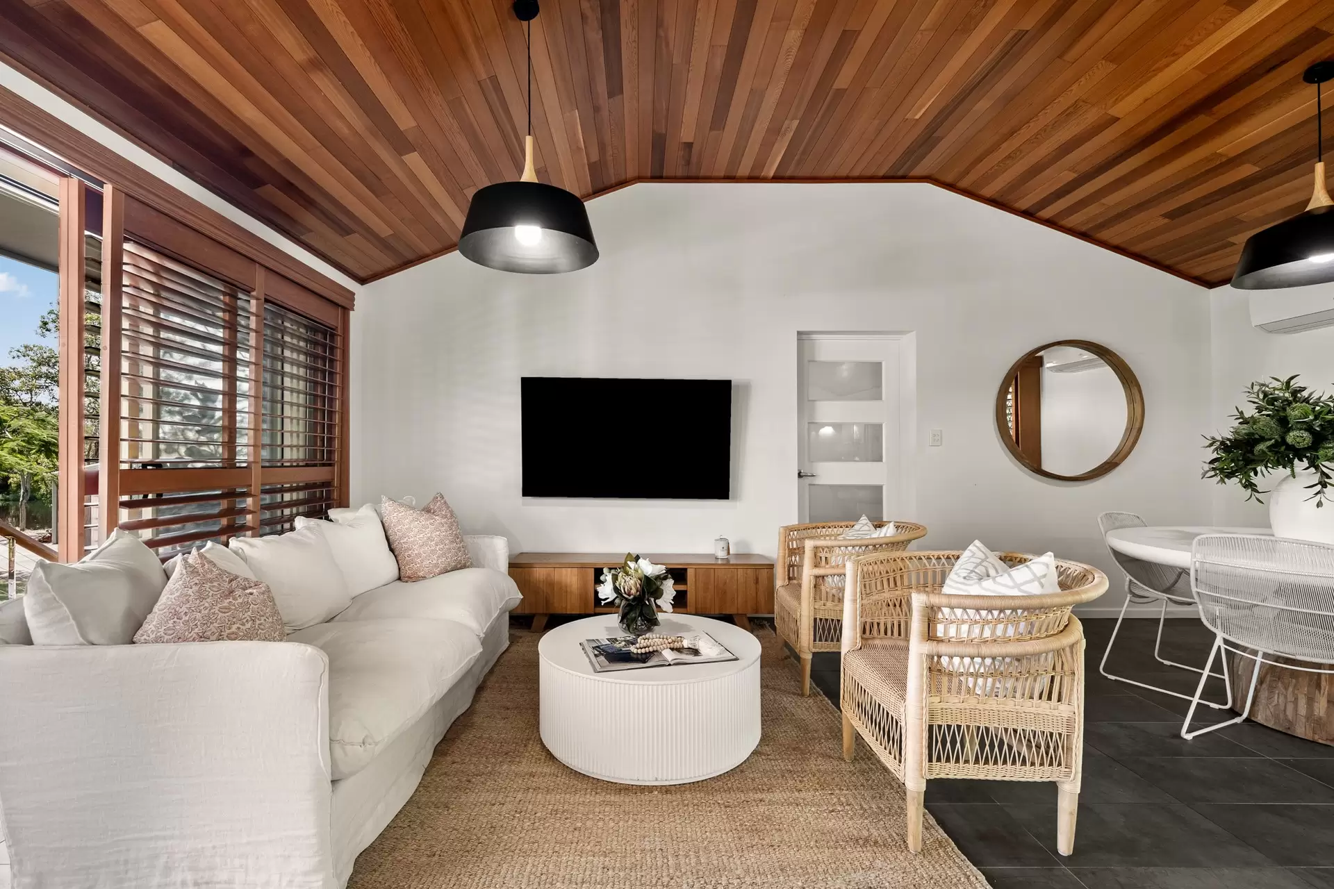 249 Bacton Road, Chandler Sold by Queensland Sotheby's International Realty - image 1