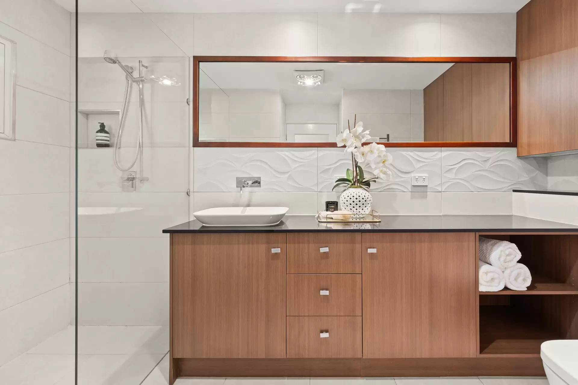 249 Bacton Road, Chandler Sold by Queensland Sotheby's International Realty - image 1