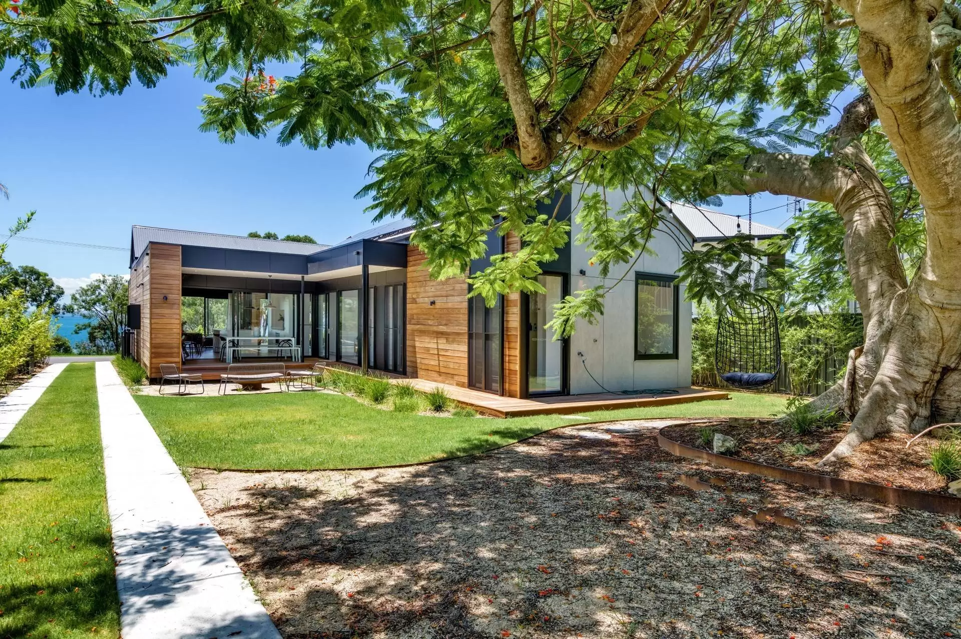 160 Esplanade, Point Vernon Sold by Queensland Sotheby's International Realty - image 1
