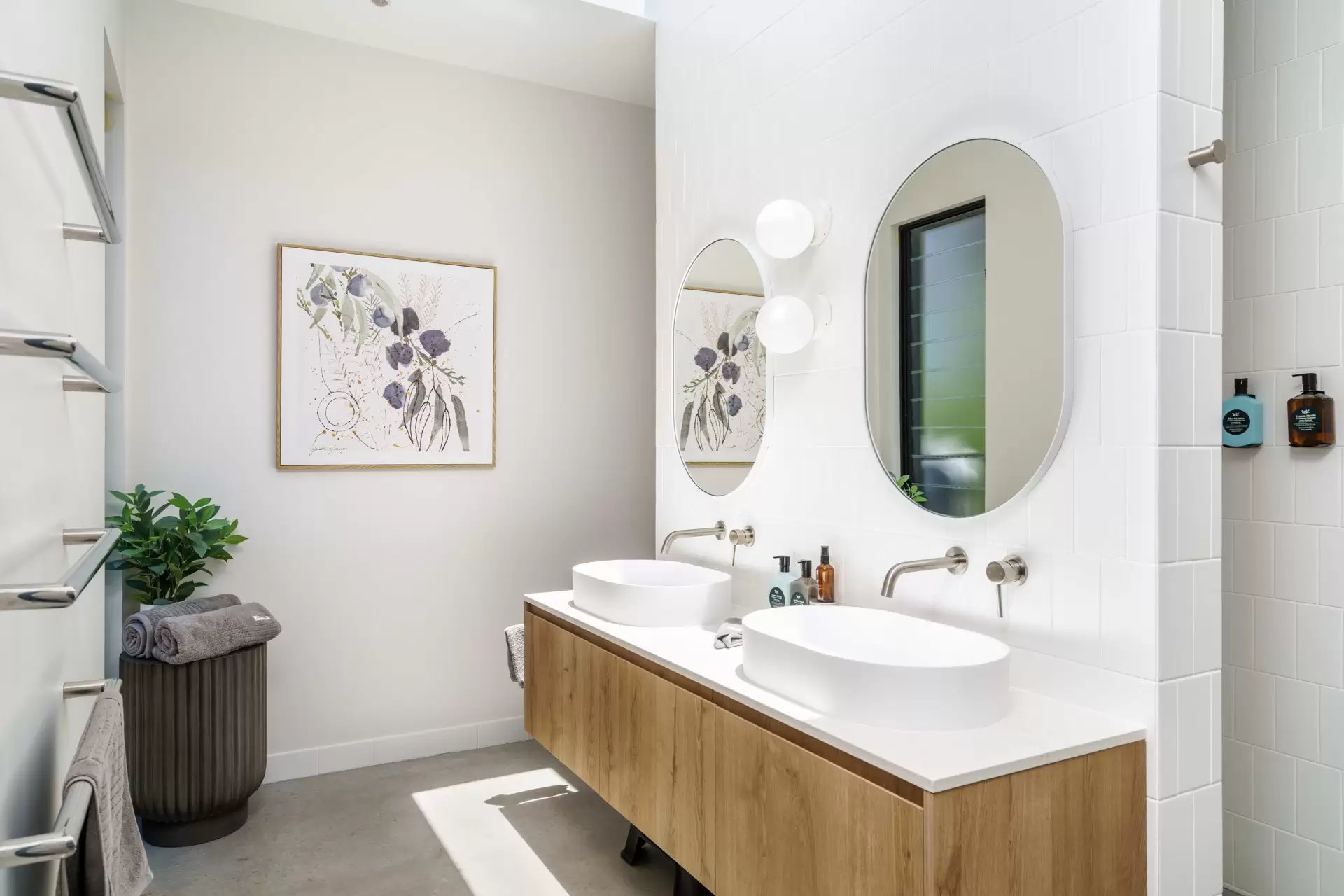 160 Esplanade, Point Vernon Sold by Queensland Sotheby's International Realty - image 1