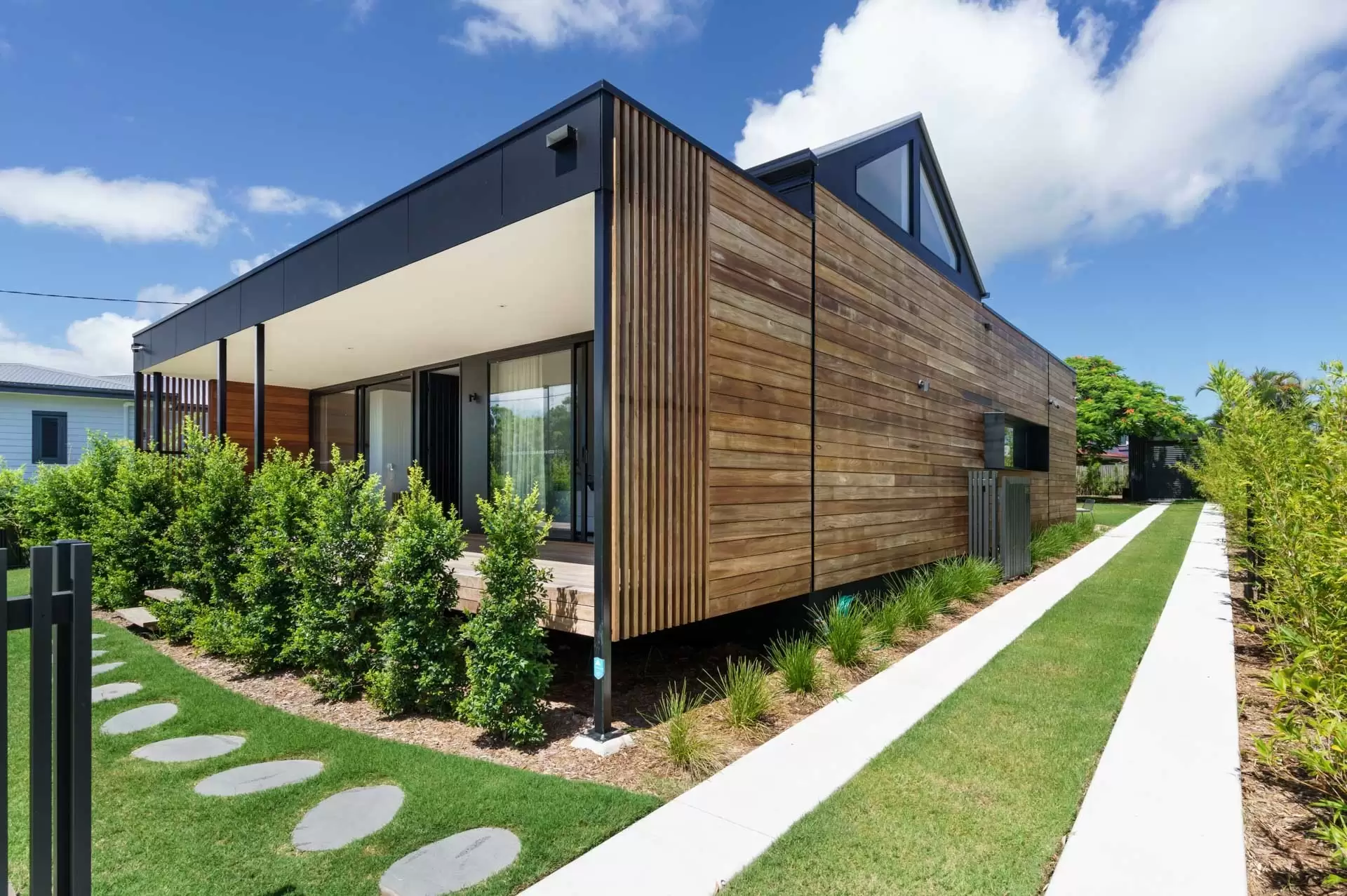 160 Esplanade, Point Vernon Sold by Queensland Sotheby's International Realty - image 1